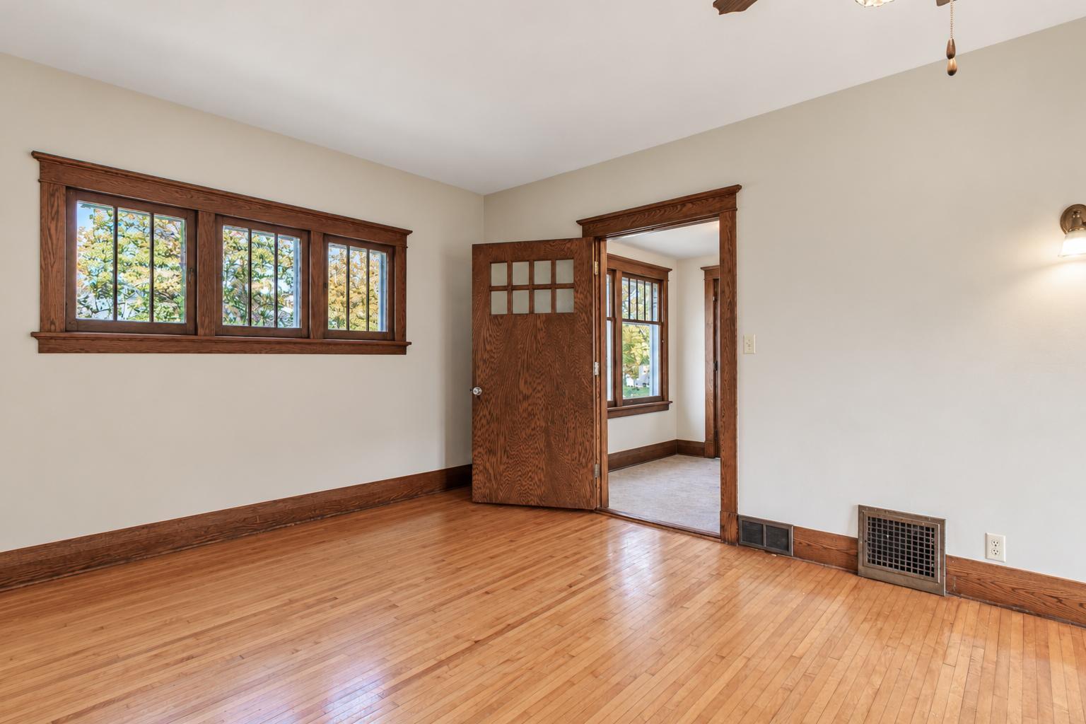 214 Broadway Street Property Photo 4