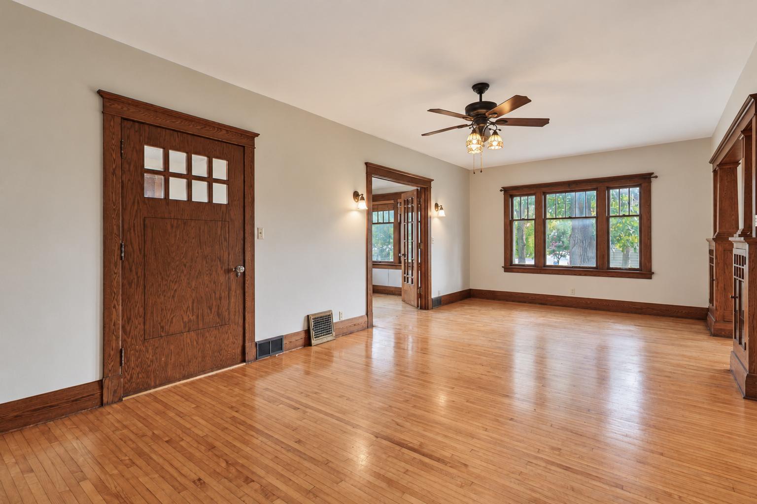 214 Broadway Street Property Photo 7