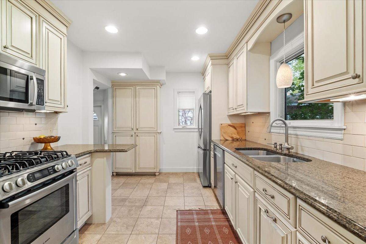 1753 Bayard Avenue Property Photo 16
