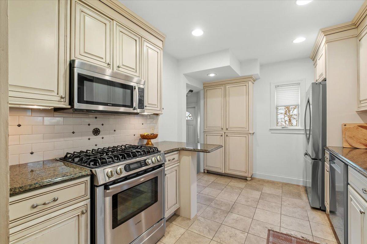 1753 Bayard Avenue Property Photo 18
