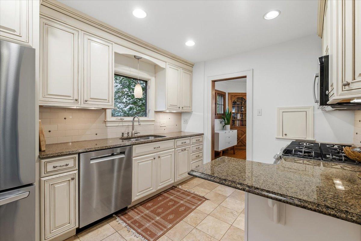 1753 Bayard Avenue Property Photo 20