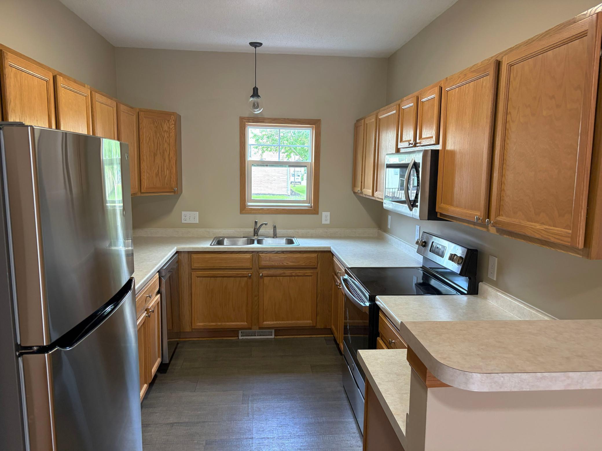 1087 Barclay Street Property Photo 12