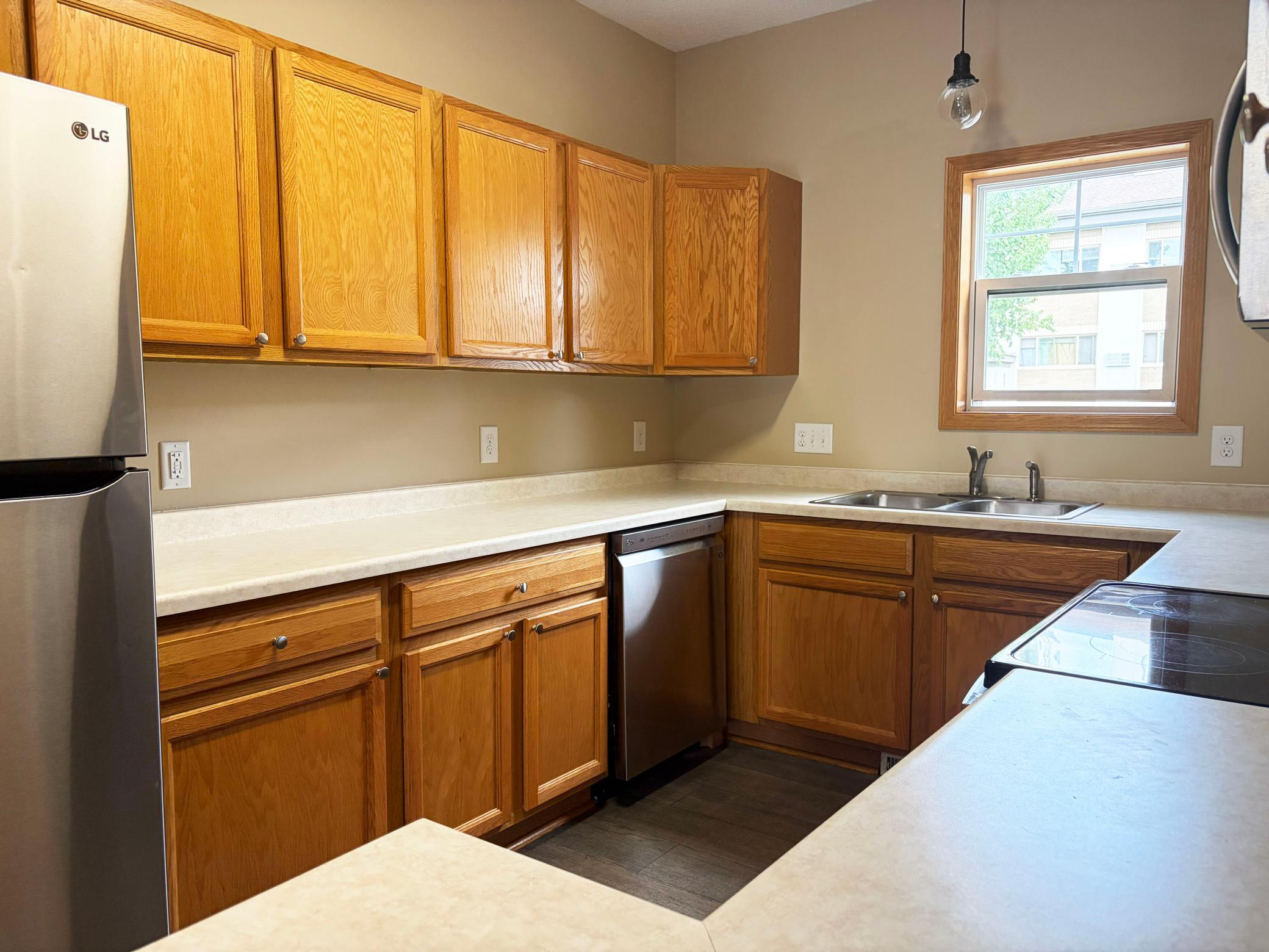 1087 Barclay Street Property Photo 14
