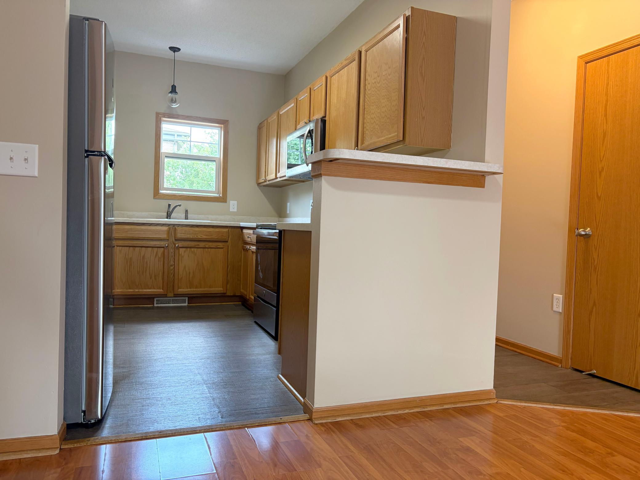 1087 Barclay Street Property Photo 15
