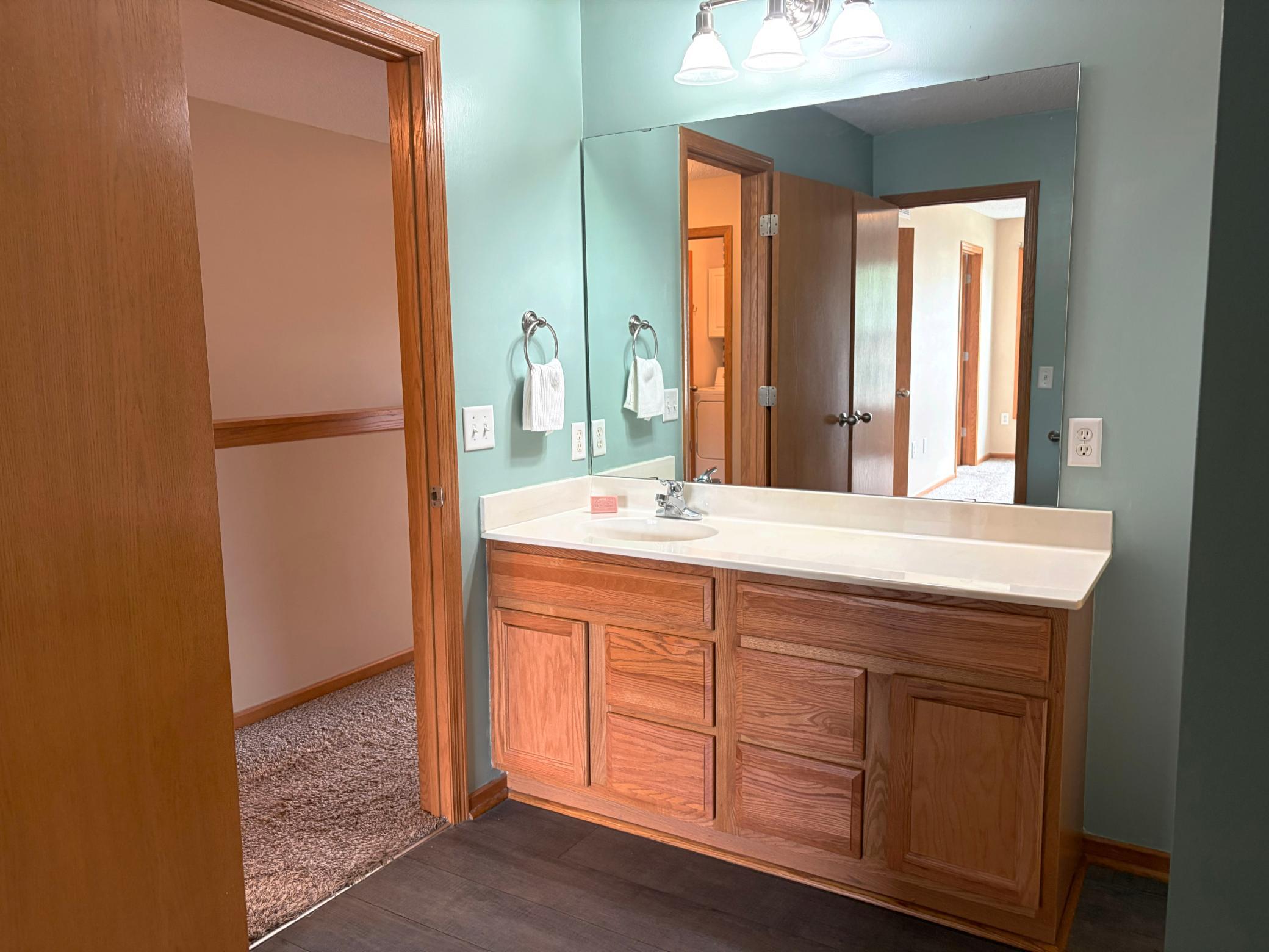 1087 Barclay Street Property Photo 32