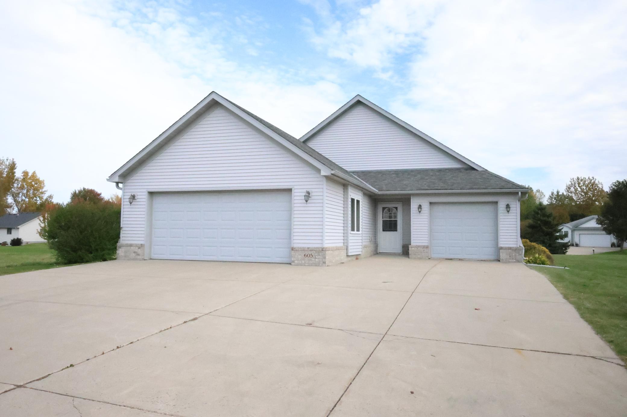 605 Cottonwood Avenue Property Photo 1