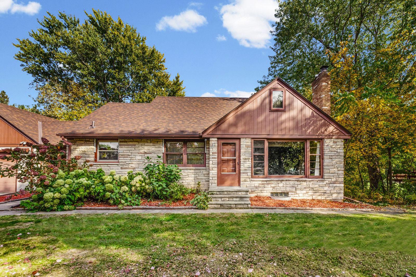 609 Silver Lake Road Nw Property Photo 1