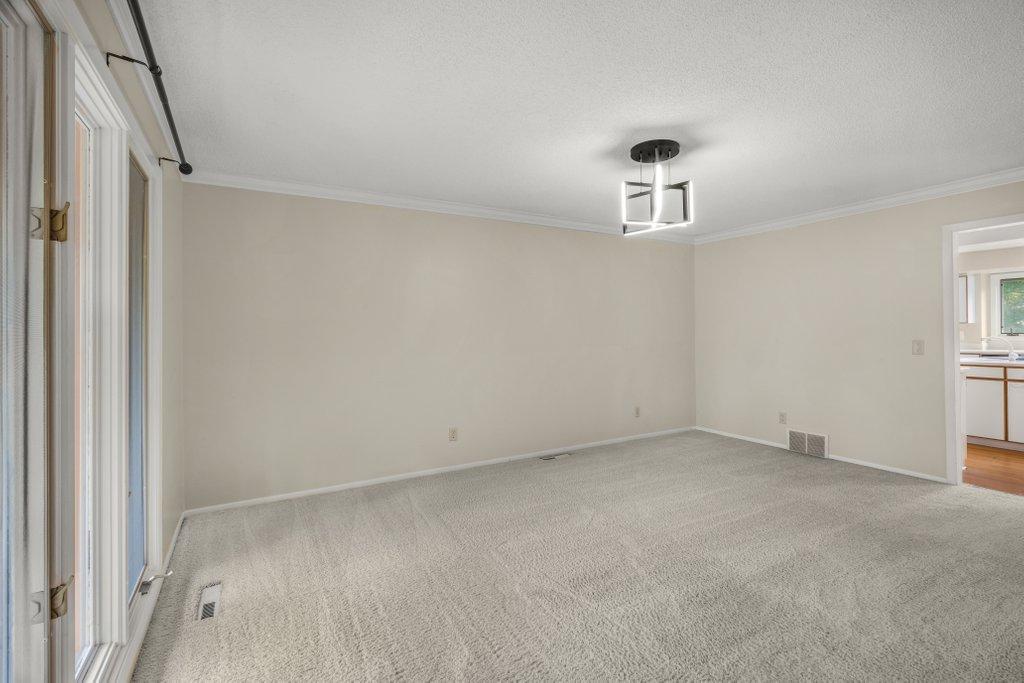 7420 Hyde Park Circle Property Photo 4