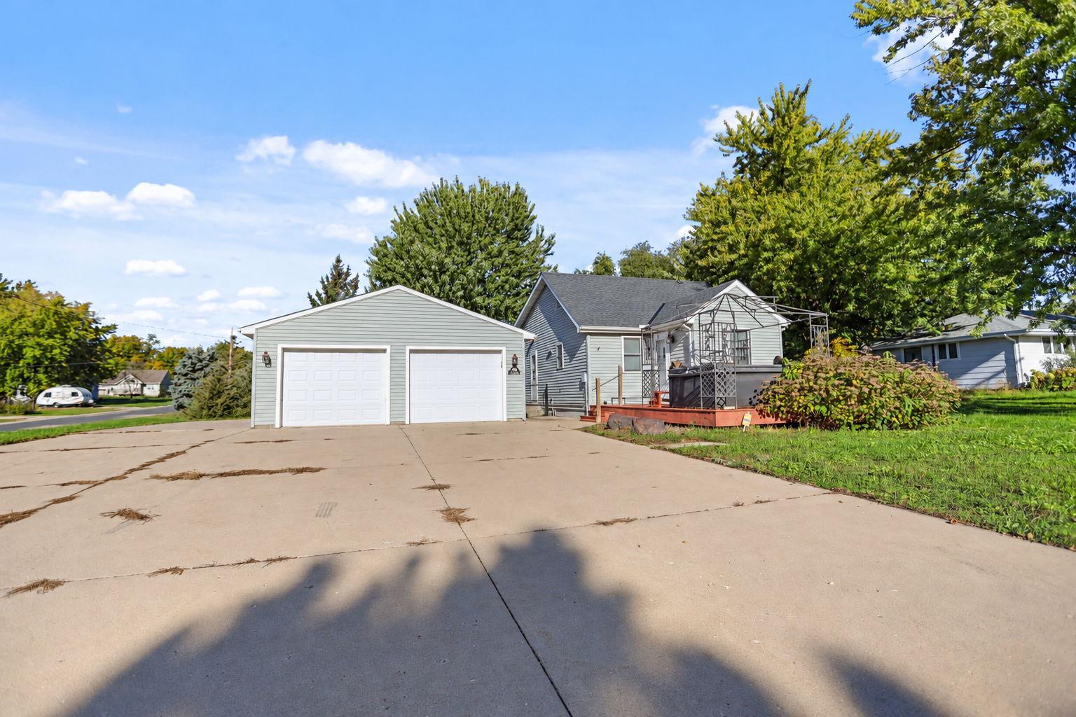 106 3rd Street N Property Photo 4
