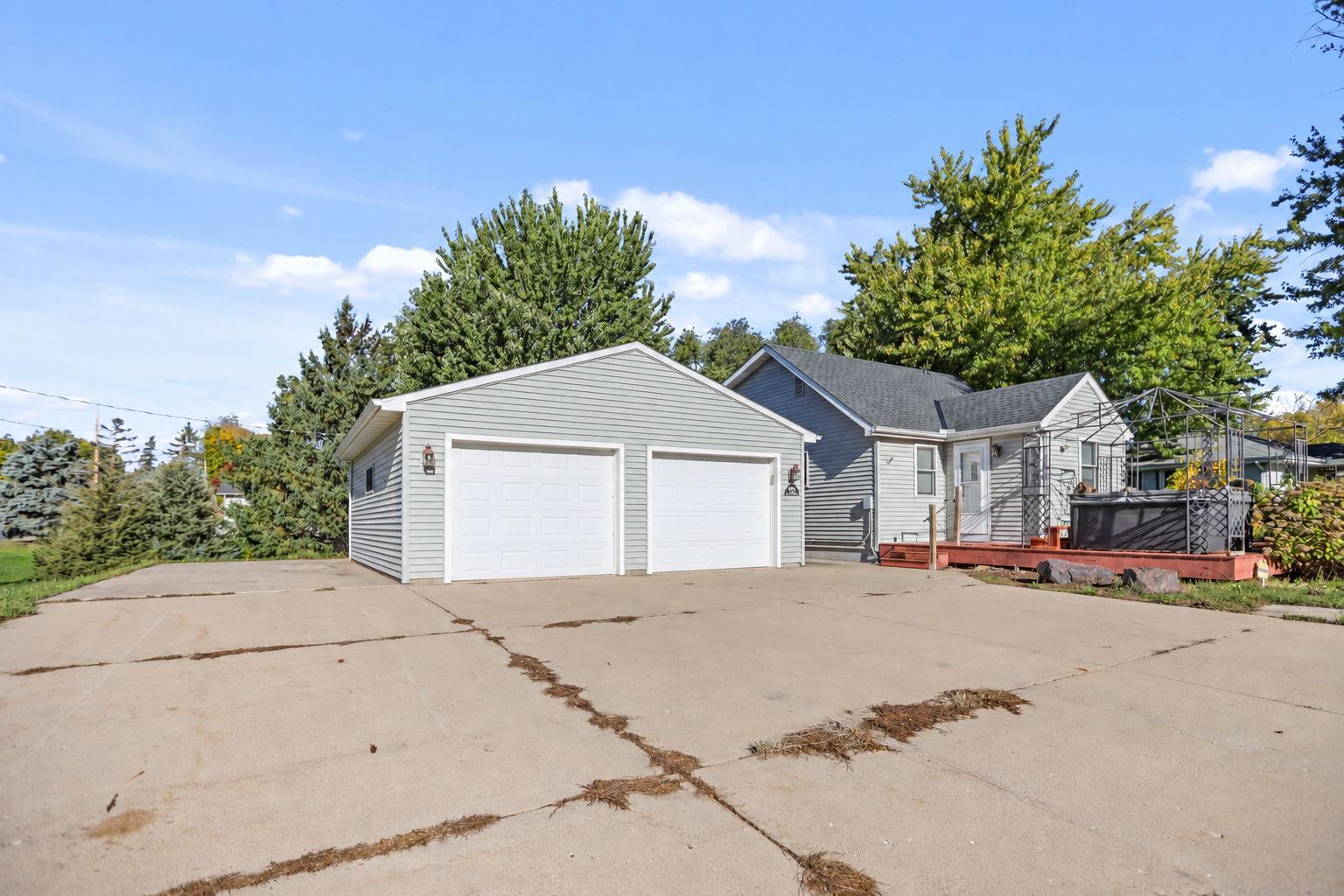 106 3rd Street N Property Photo 5