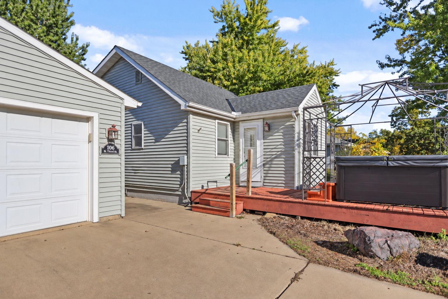 106 3rd Street N Property Photo 6