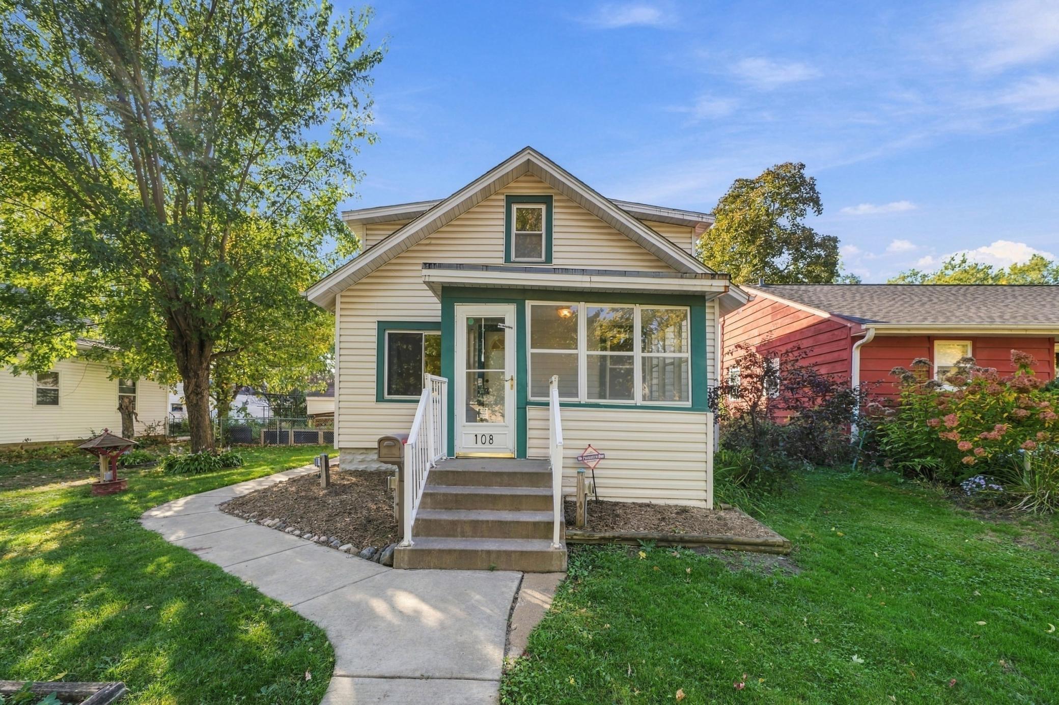 108 17th Avenue N Property Photo 1