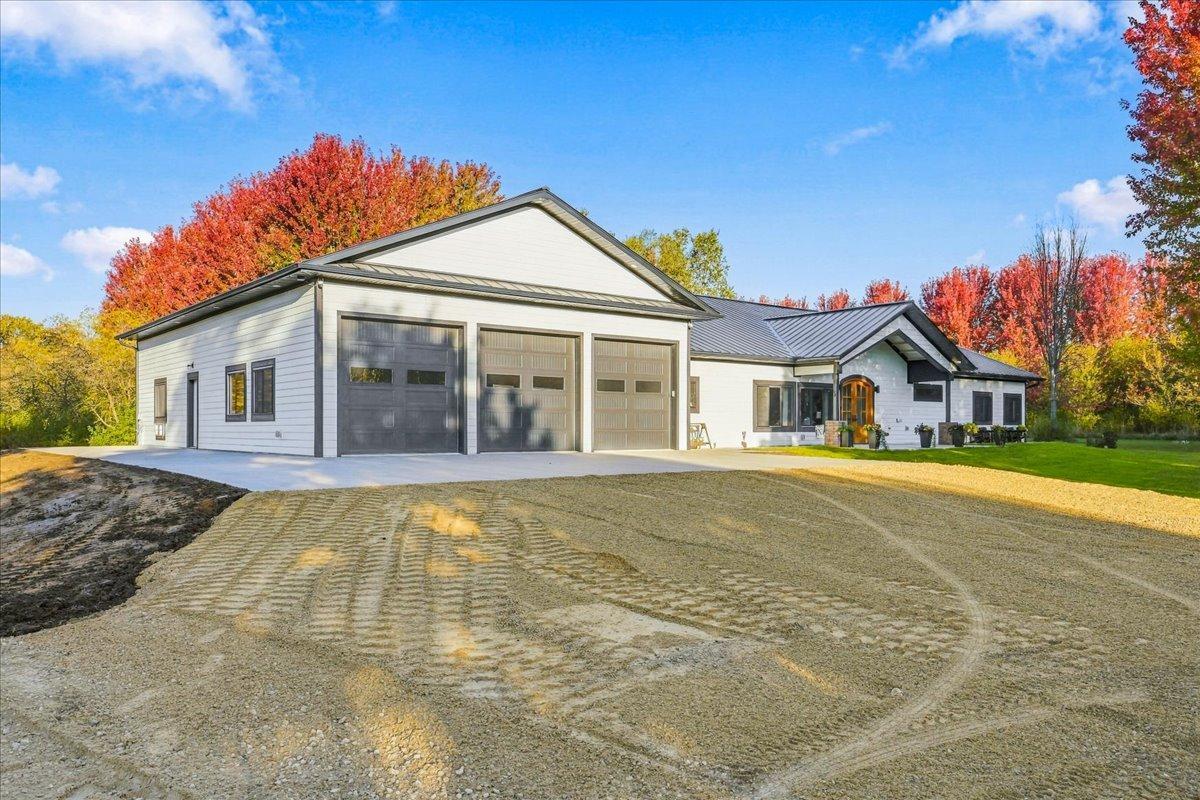 2221 County Rd Dd Property Photo 15