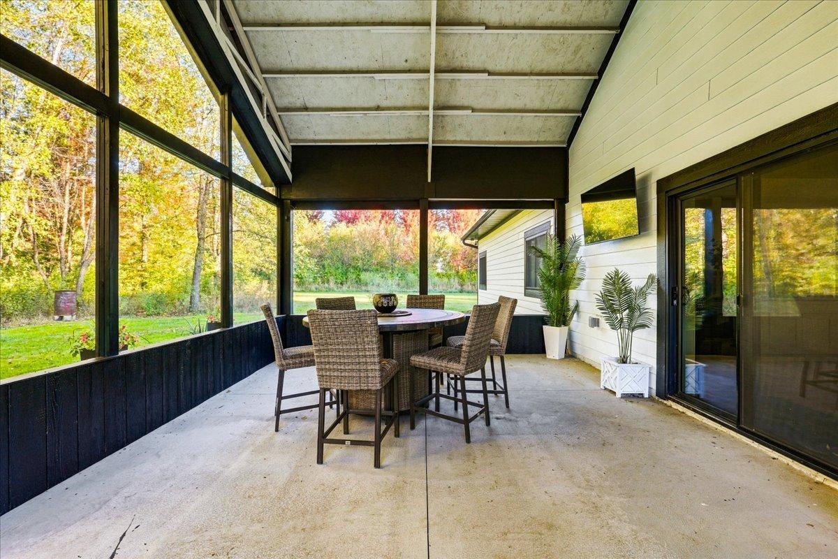 2221 County Rd Dd Property Photo 16