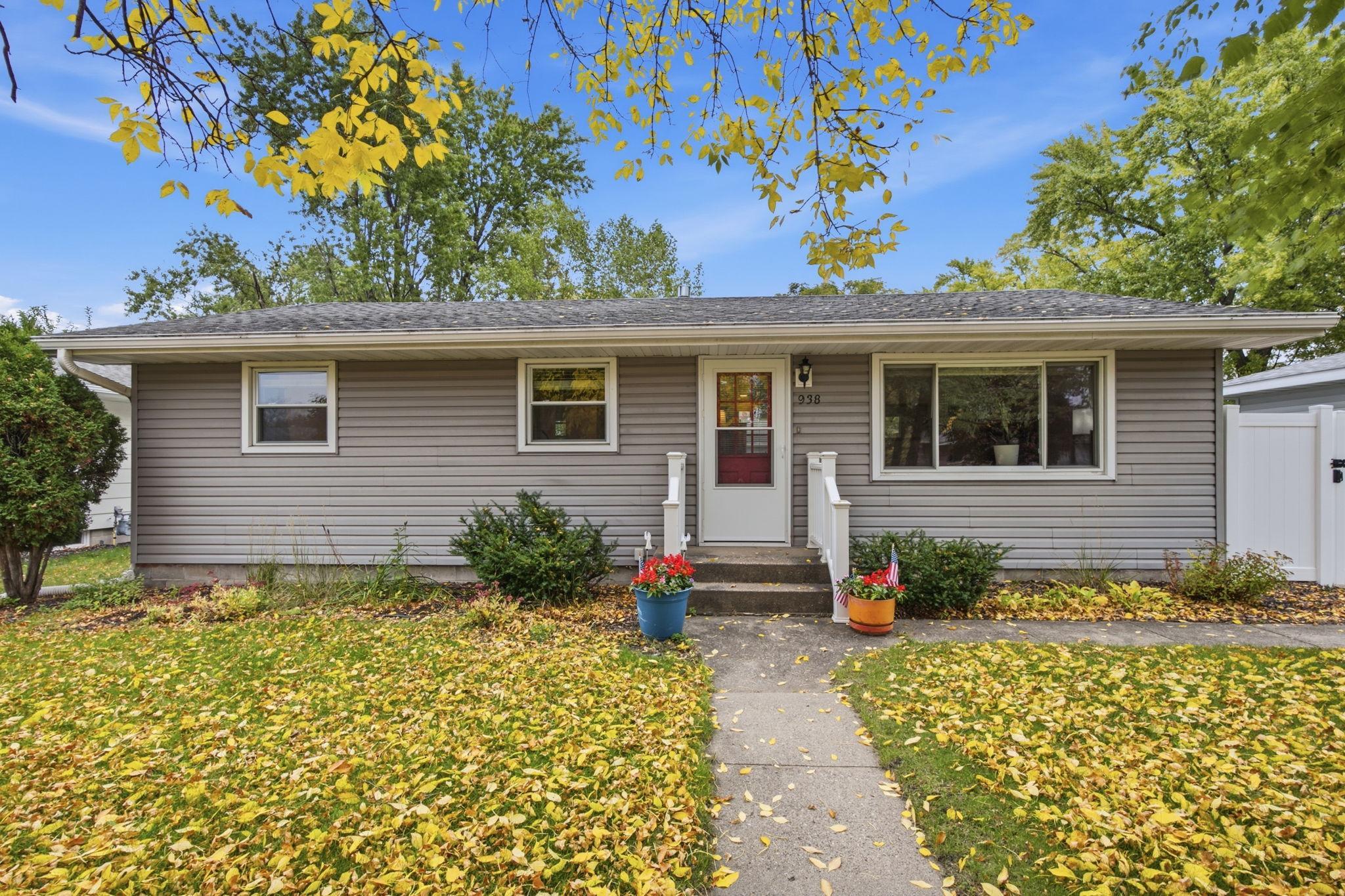 938 34th Avenue N Property Photo 1