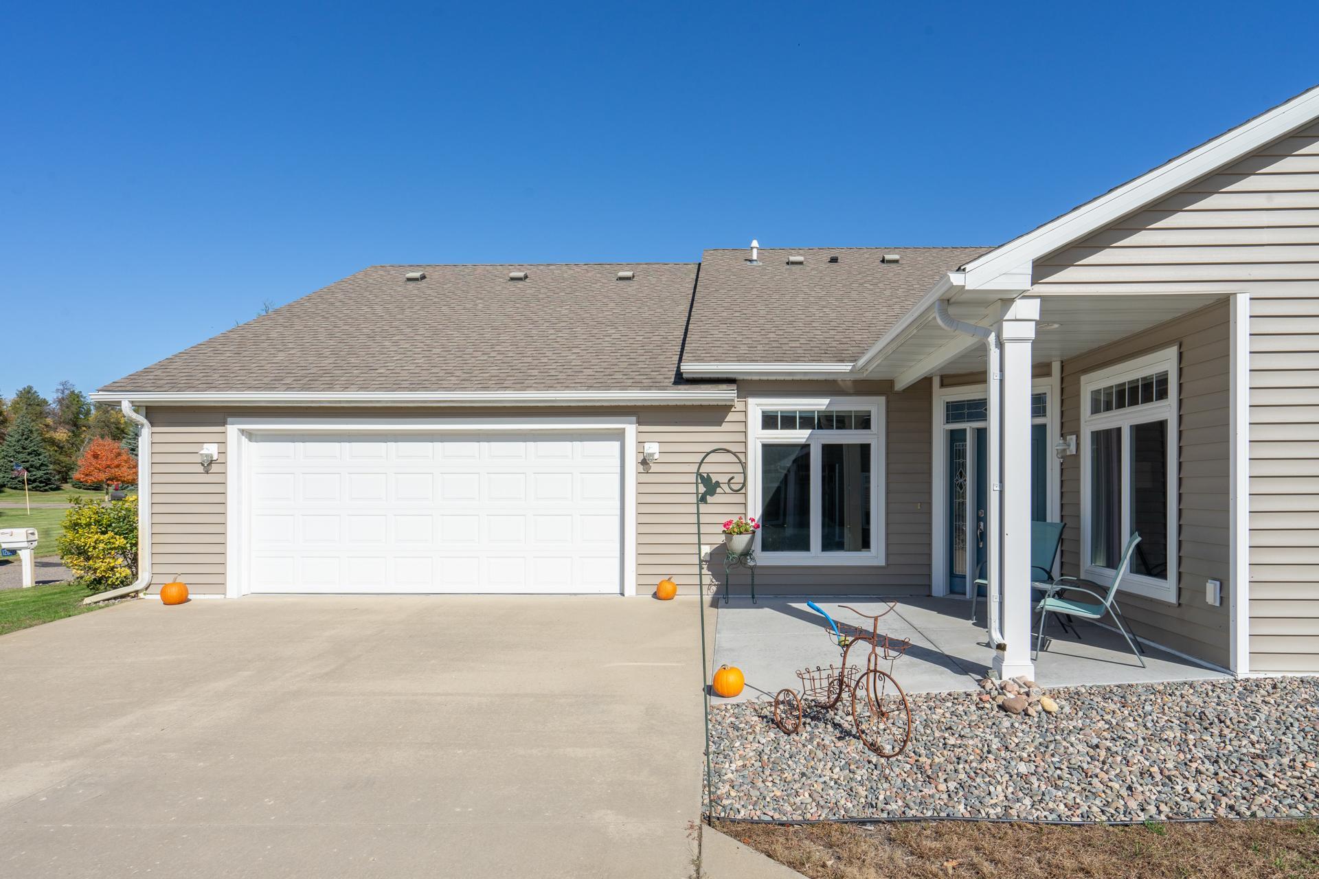 12802 Vintage Circle Property Photo 3