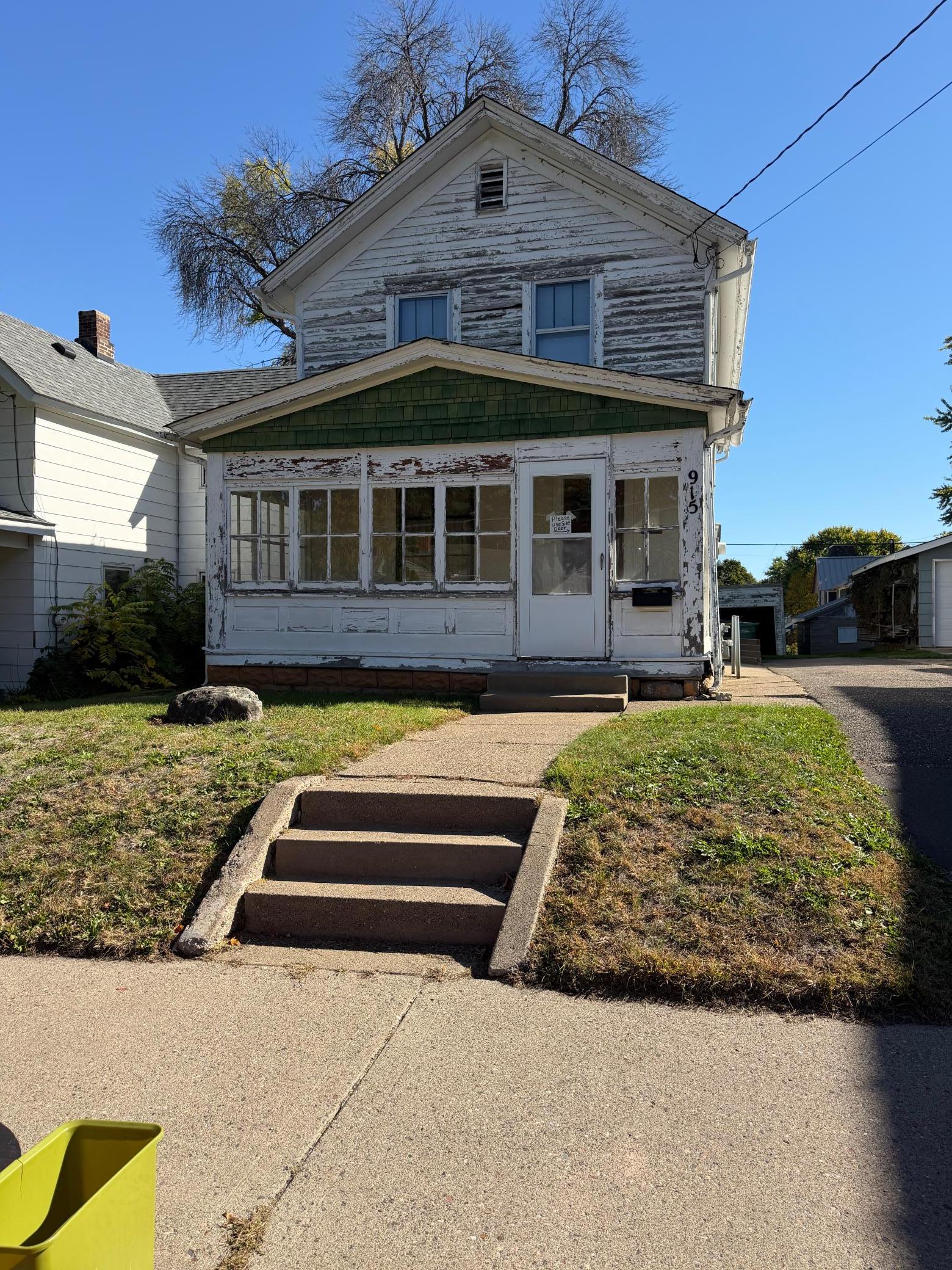 915 4th Street S Property Photo 1