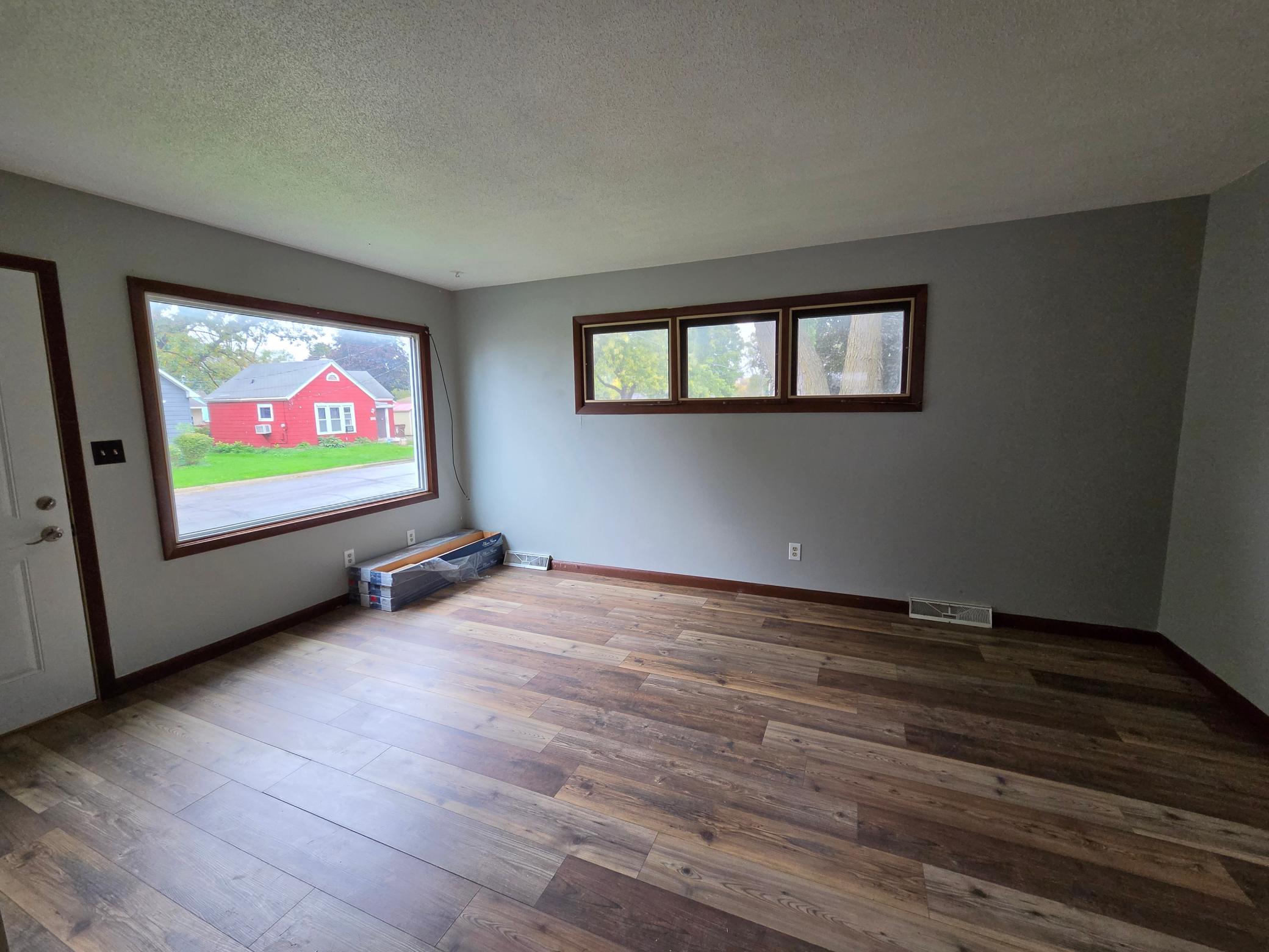 113 S 7th Avenue Property Photo 6