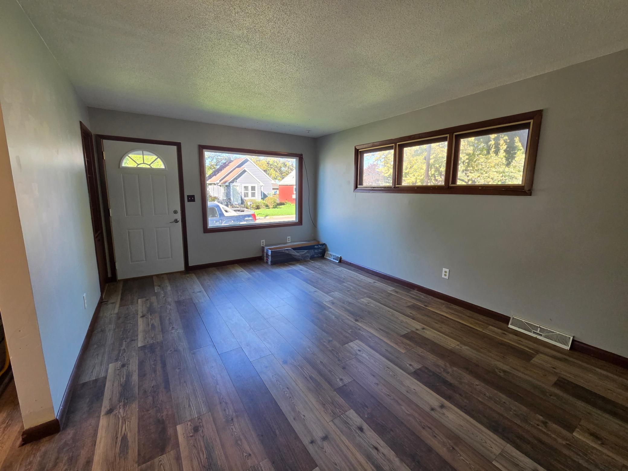 113 S 7th Avenue Property Photo 7