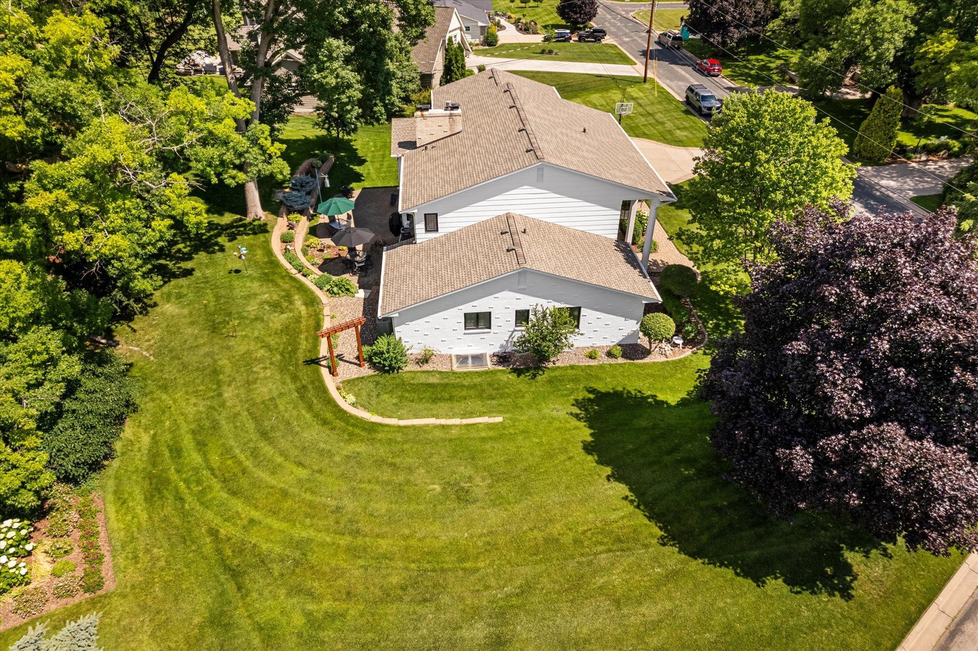 6716 W Shore Drive Property Photo 2