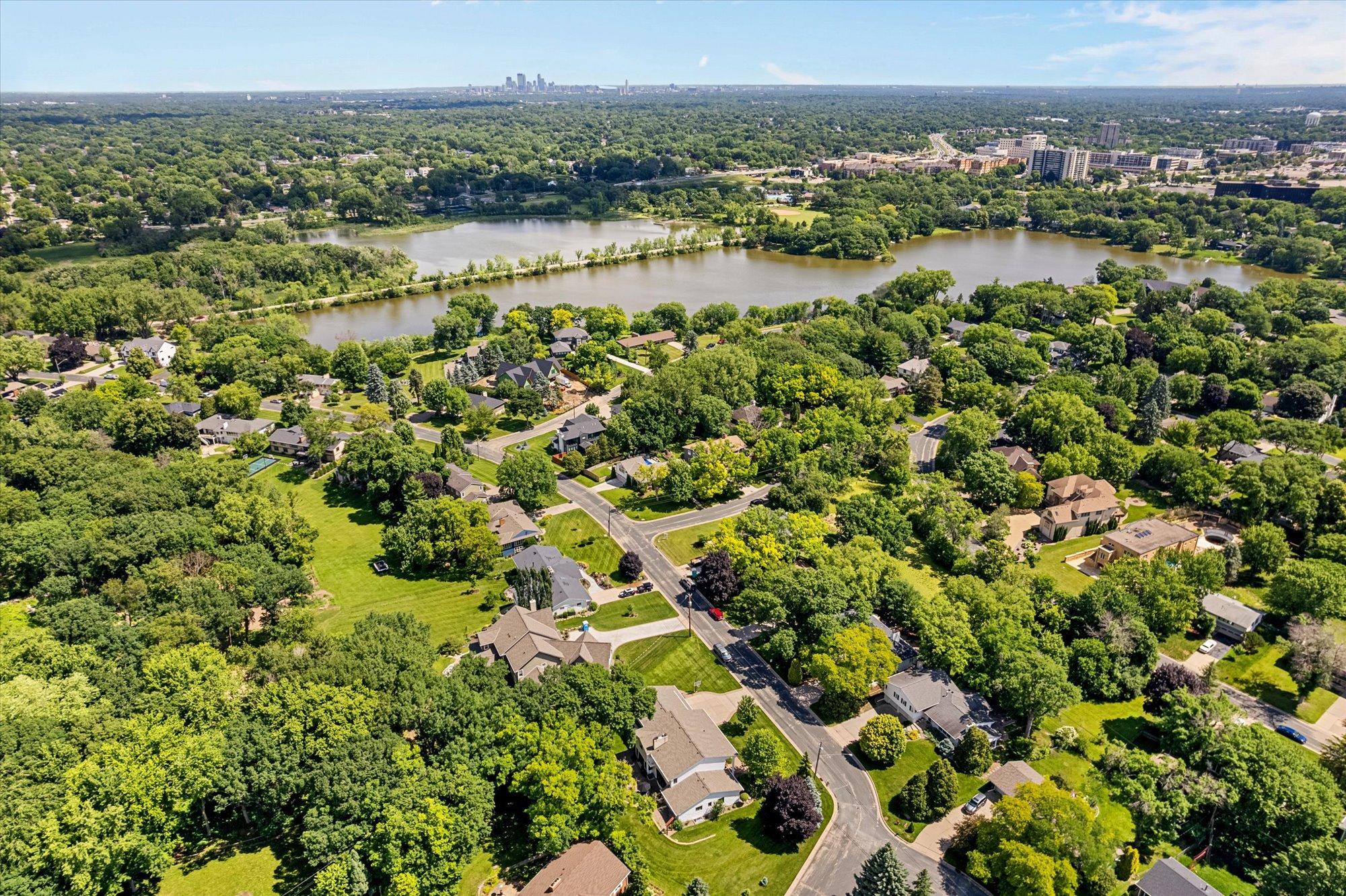 6716 W Shore Drive Property Photo 3