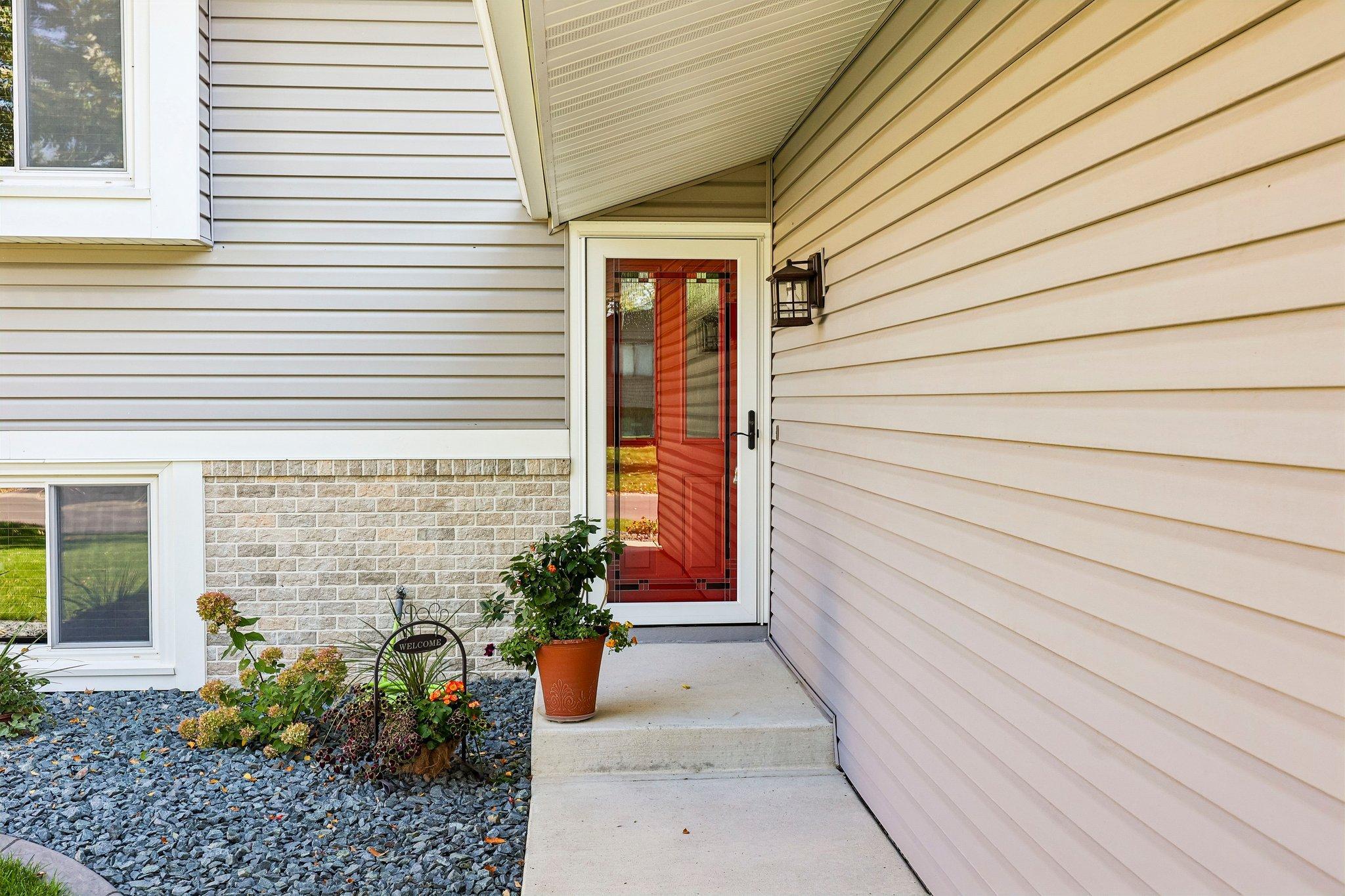 4292 Eagle Crest Drive Property Photo 2