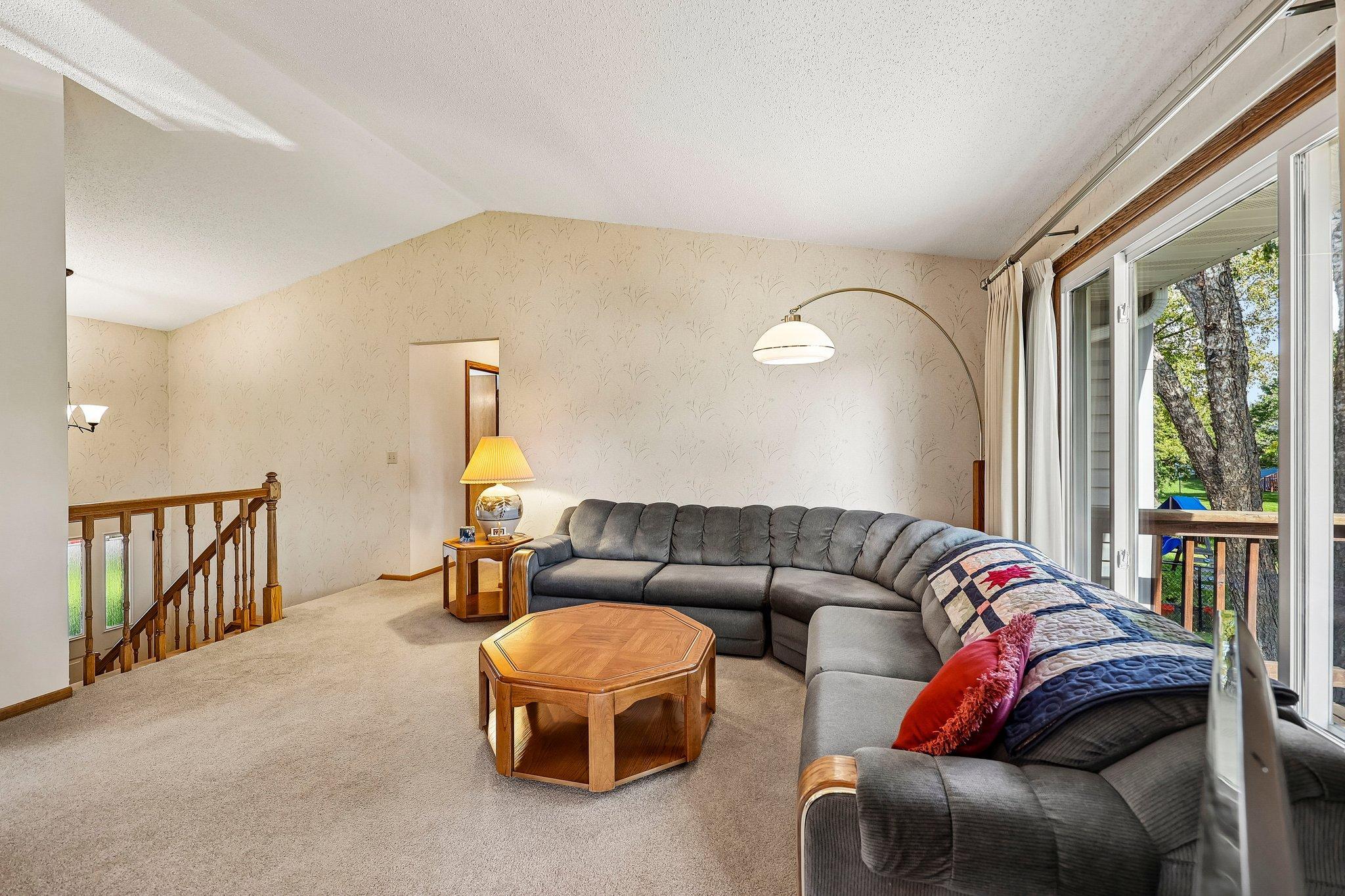 4292 Eagle Crest Drive Property Photo 4