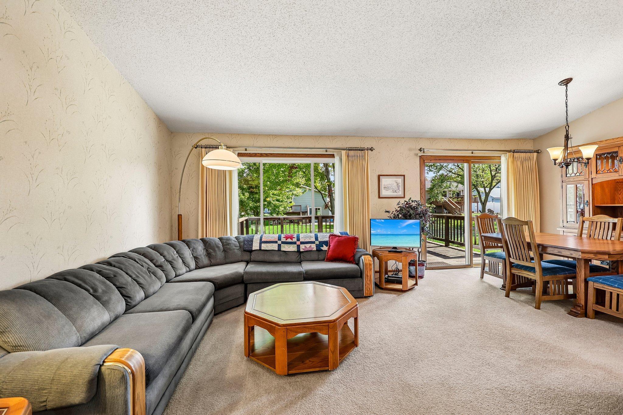 4292 Eagle Crest Drive Property Photo 5