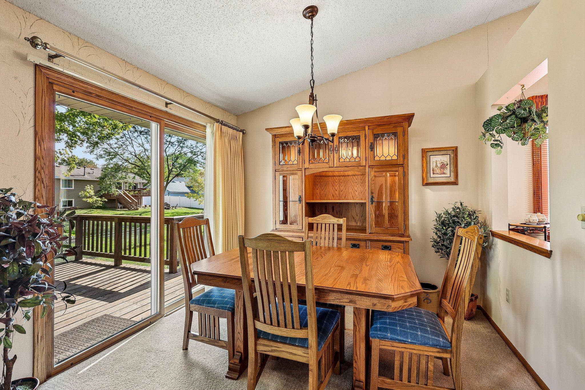 4292 Eagle Crest Drive Property Photo 6
