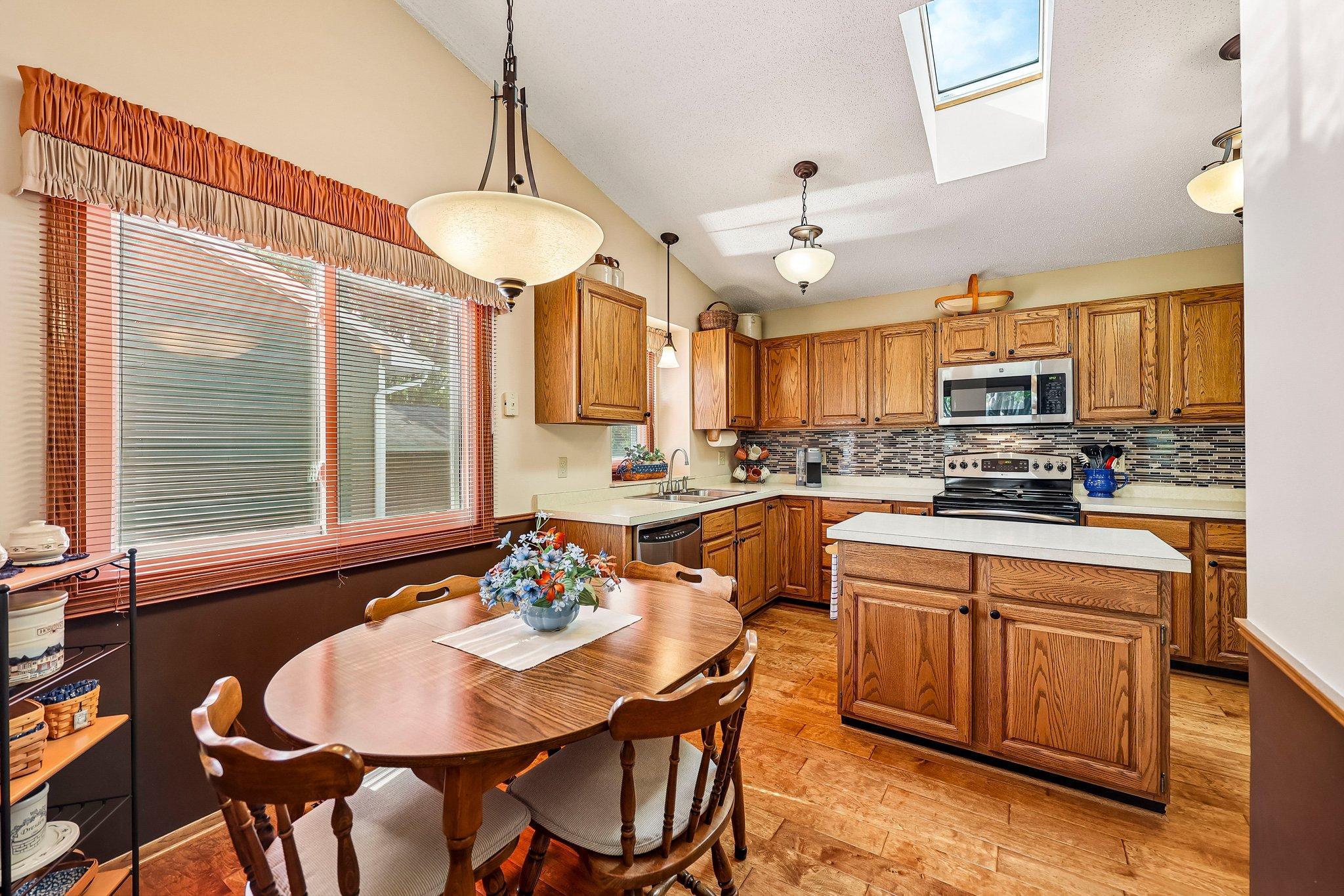 4292 Eagle Crest Drive Property Photo 8