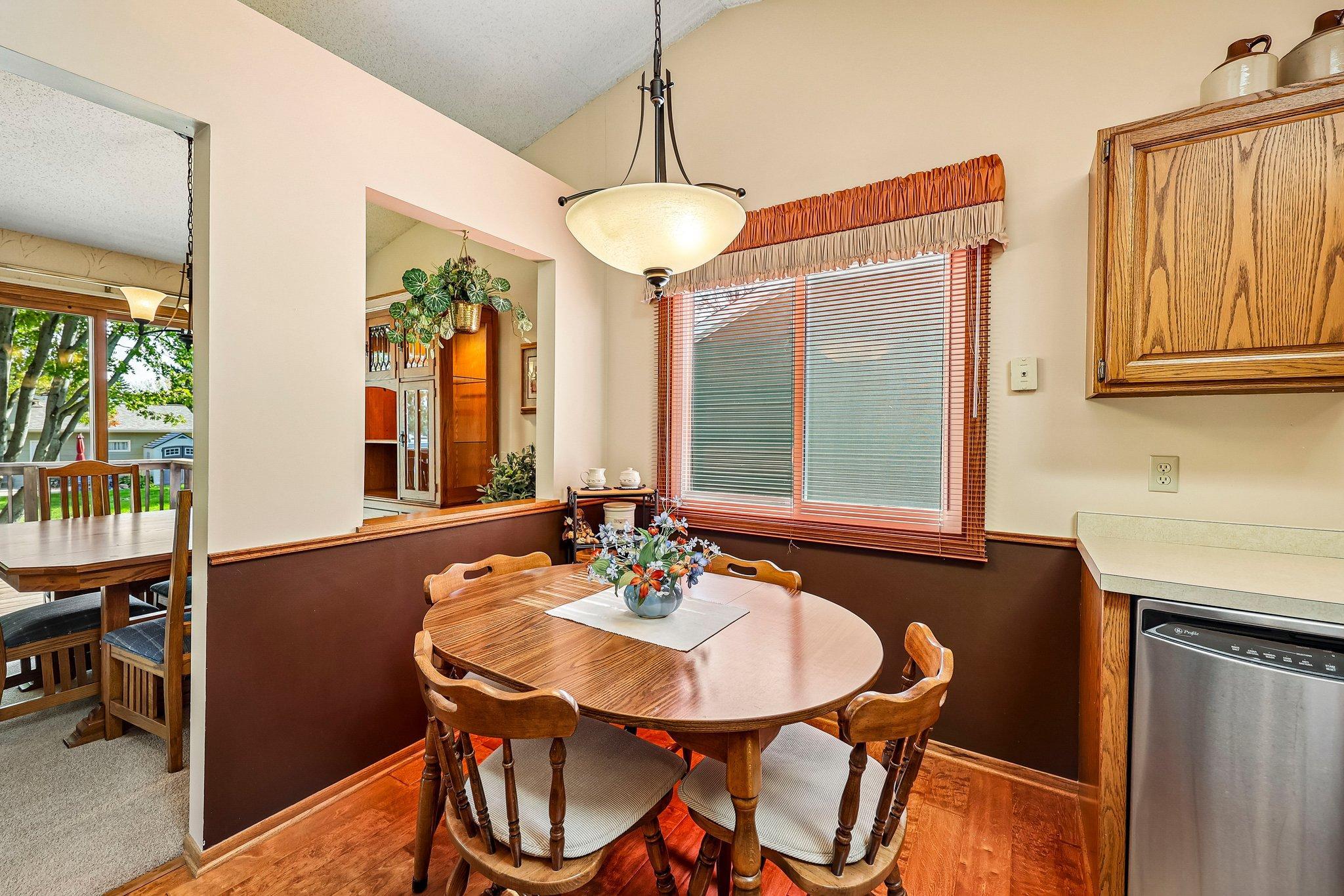 4292 Eagle Crest Drive Property Photo 9