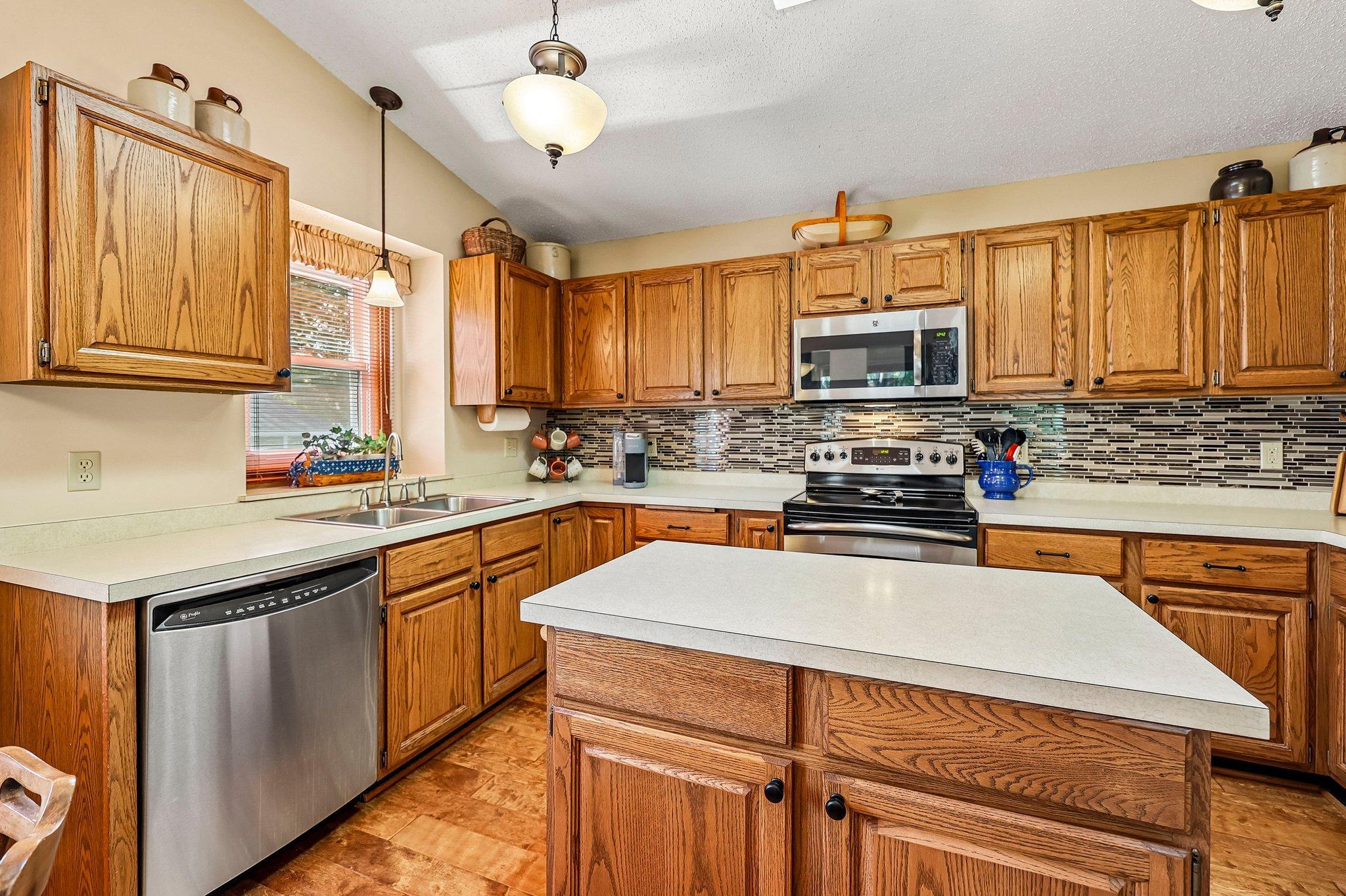 4292 Eagle Crest Drive Property Photo 11