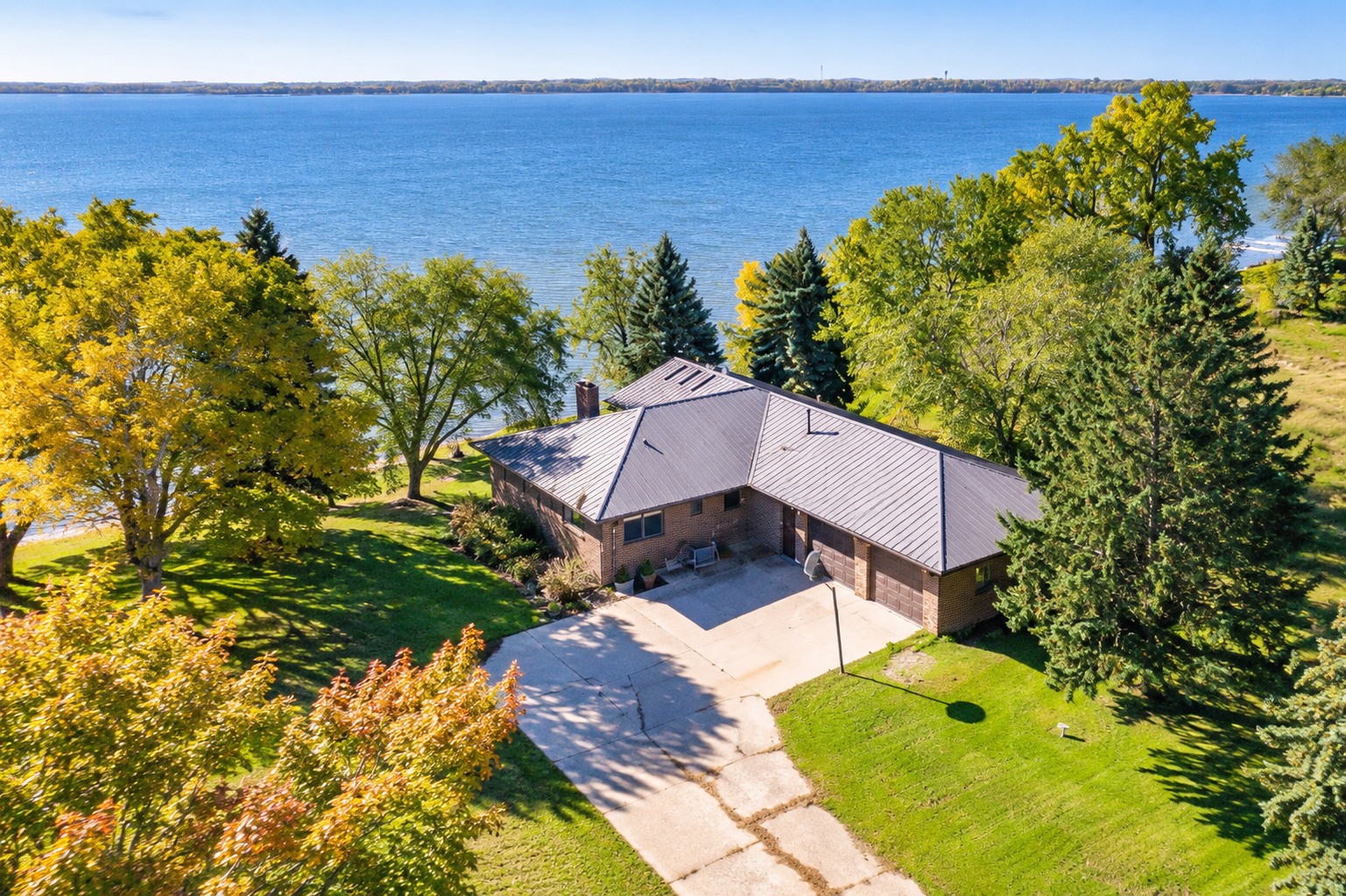 38192 N Shore Drive Property Photo 1