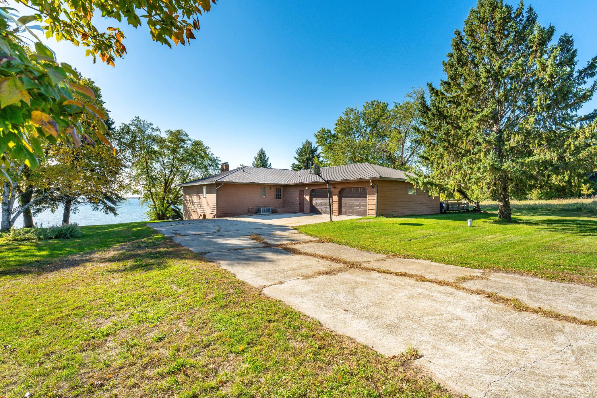 38192 N Shore Drive Property Photo 3