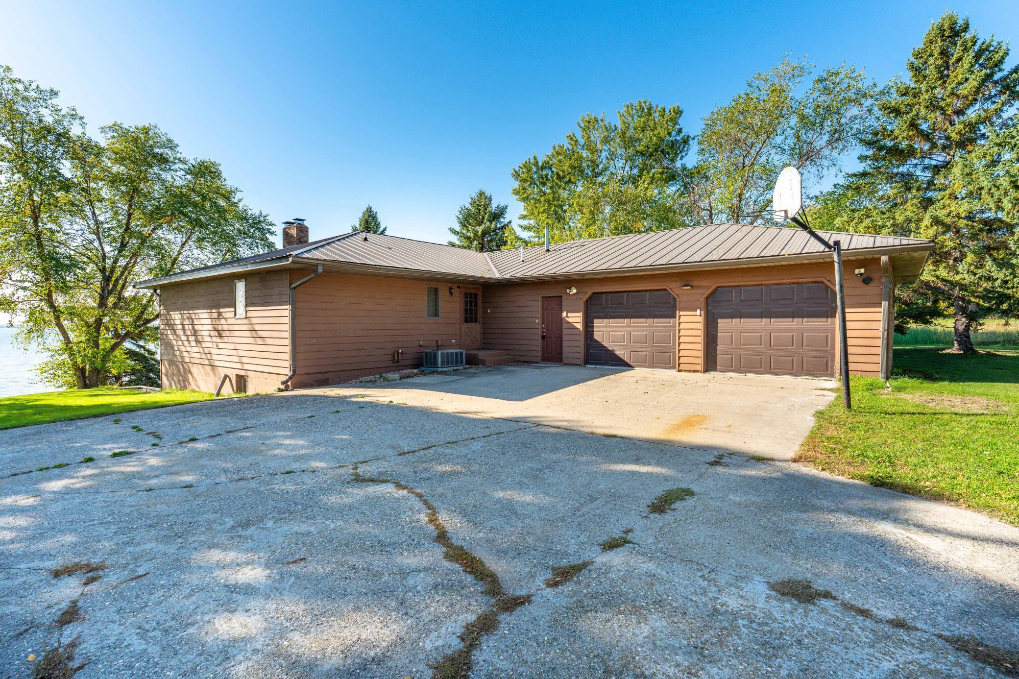 38192 N Shore Drive Property Photo 4