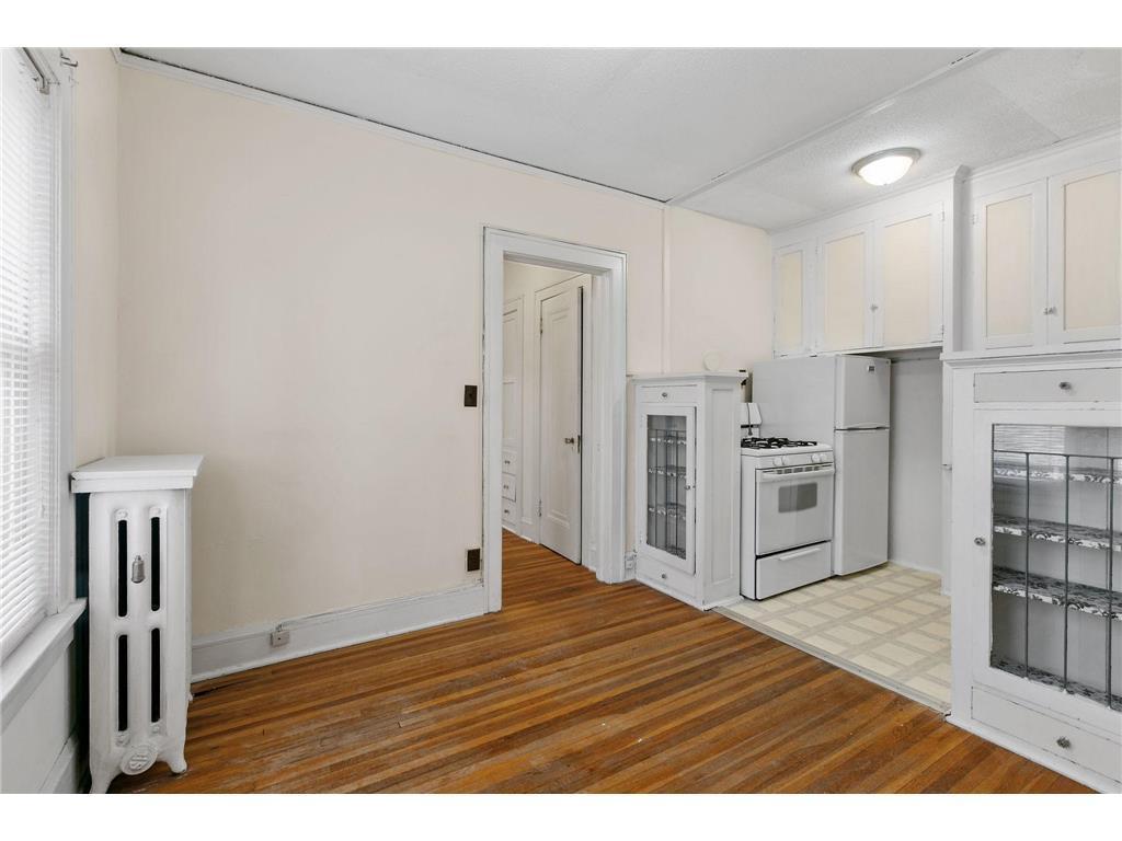 1909 Emerson Avenue S 8 Property Photo 7