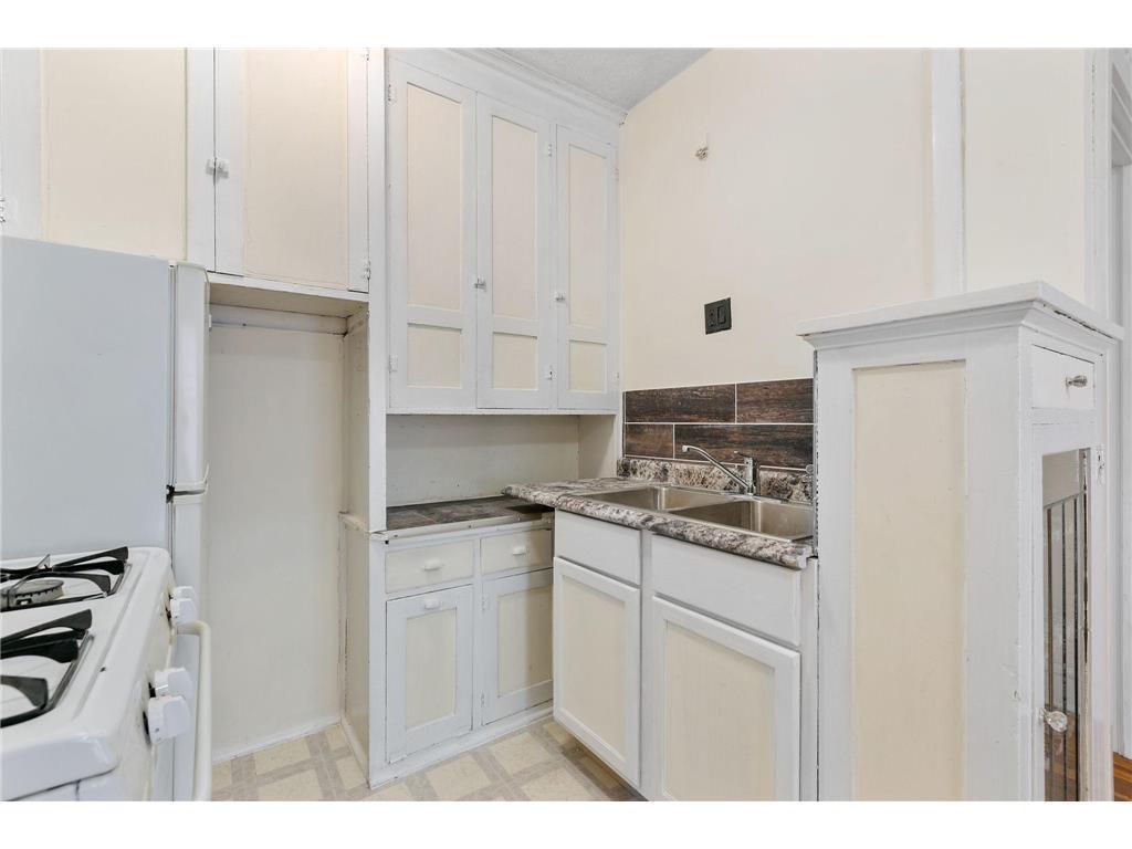 1909 Emerson Avenue S 8 Property Photo 10