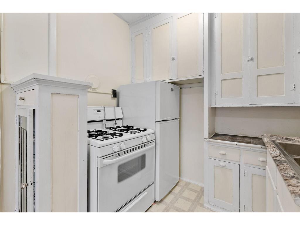 1909 Emerson Avenue S 8 Property Photo 11