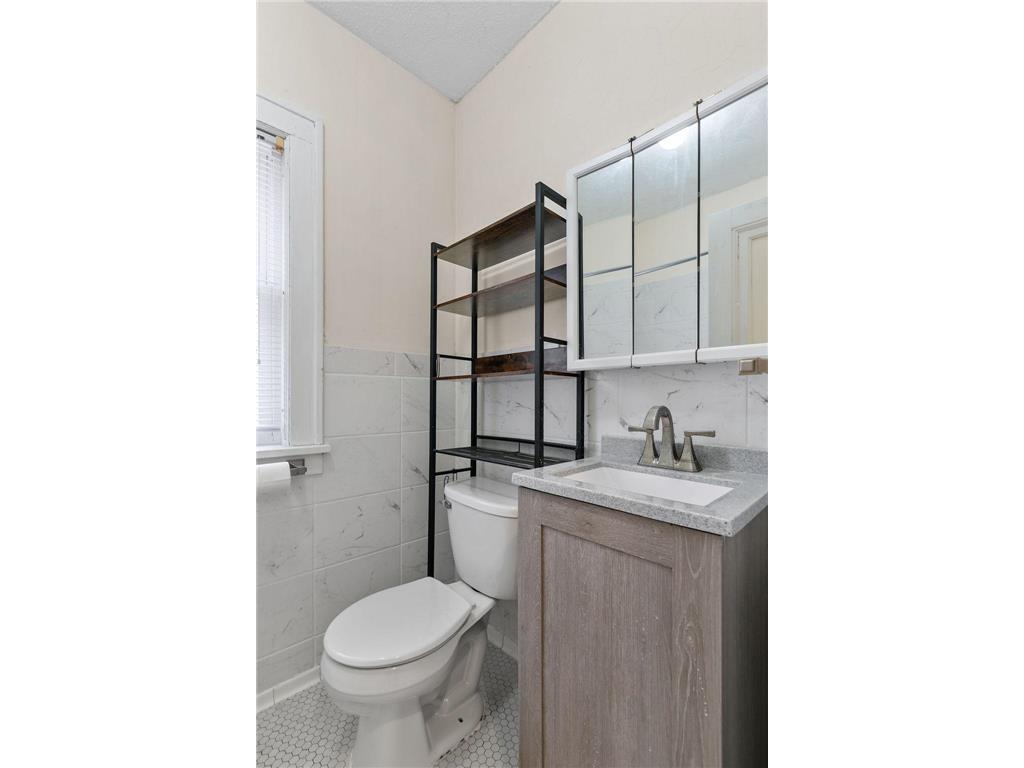 1909 Emerson Avenue S 8 Property Photo 17