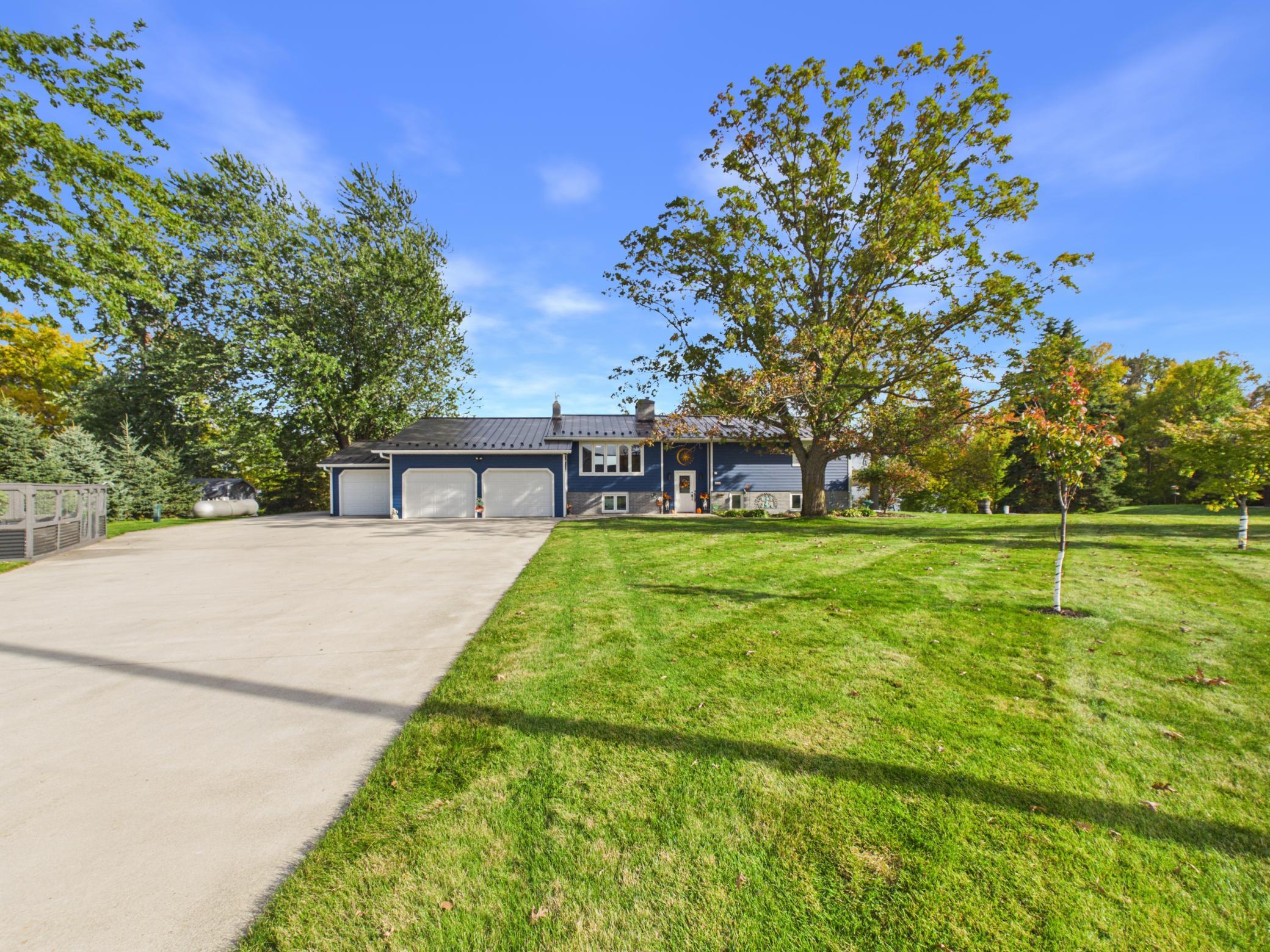 44538 Saukview Drive Property Photo 4