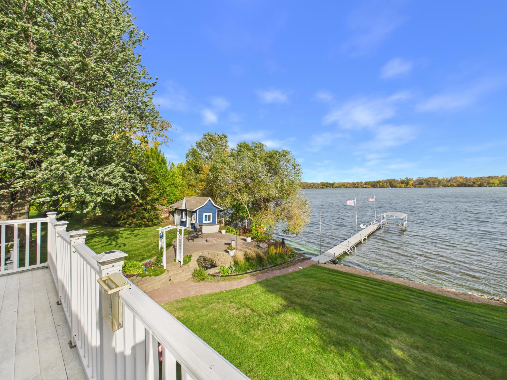 44538 Saukview Drive Property Photo 5