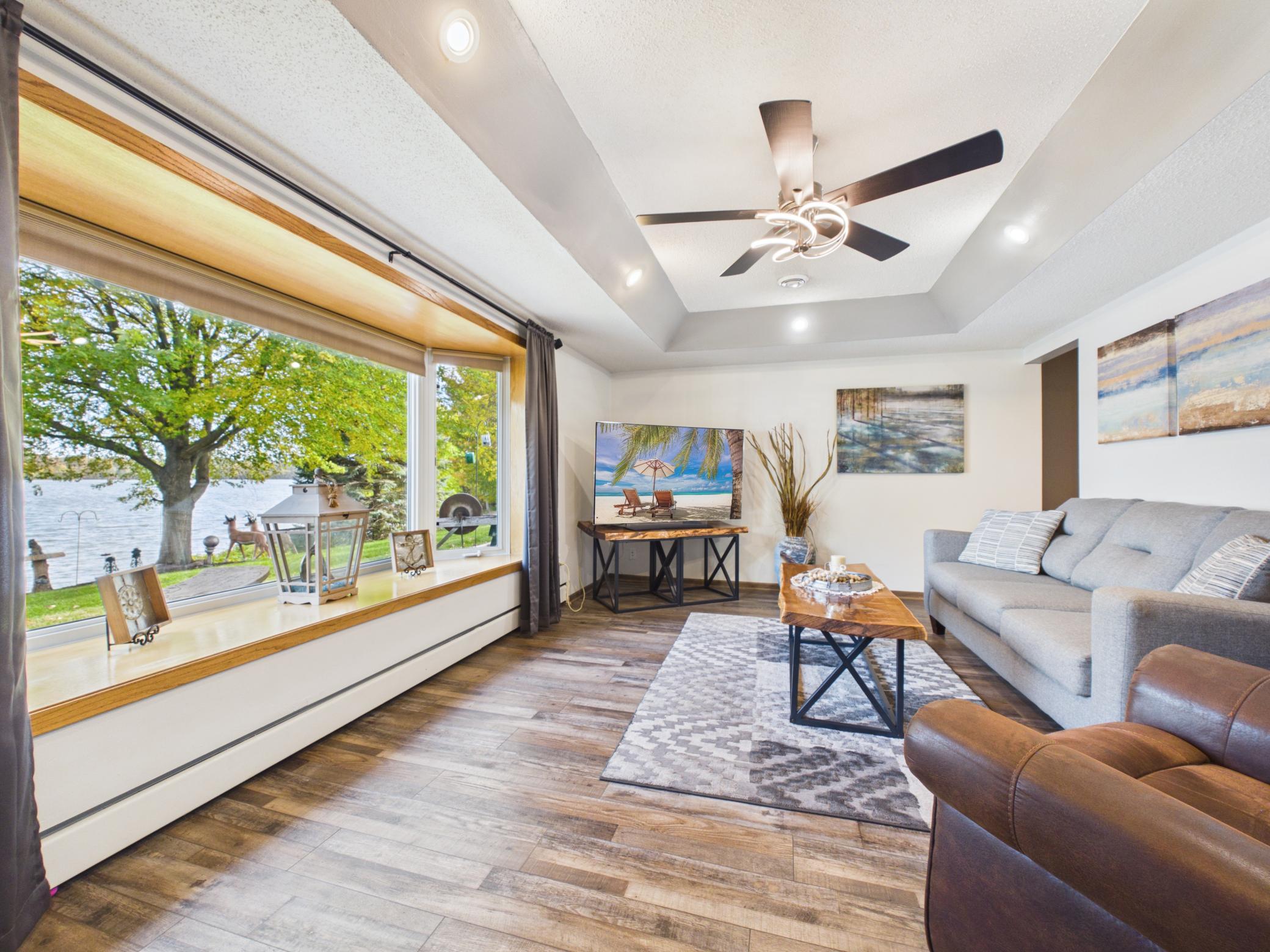 44538 Saukview Drive Property Photo 6