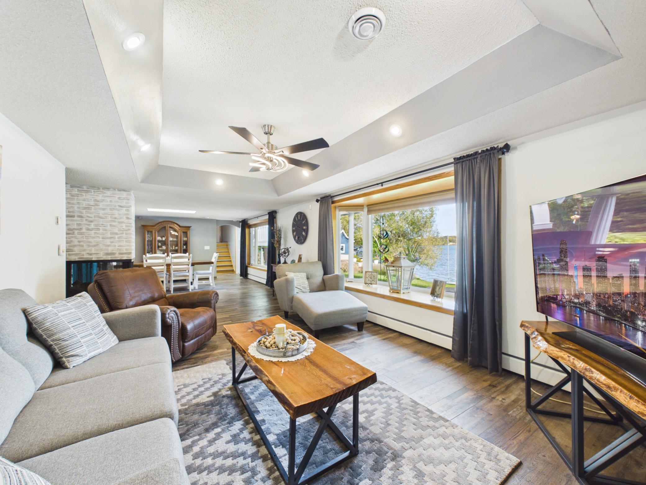 44538 Saukview Drive Property Photo 8