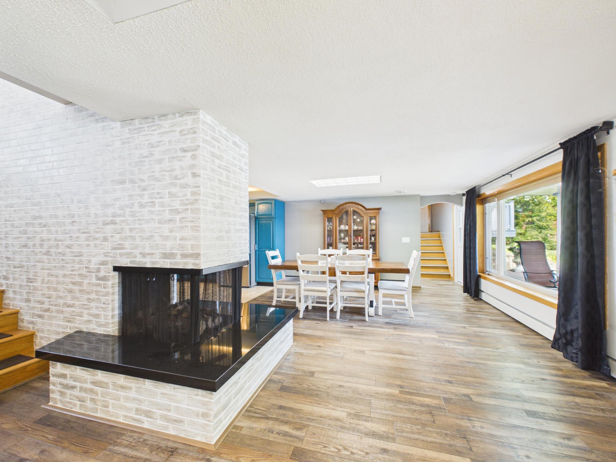 44538 Saukview Drive Property Photo 9