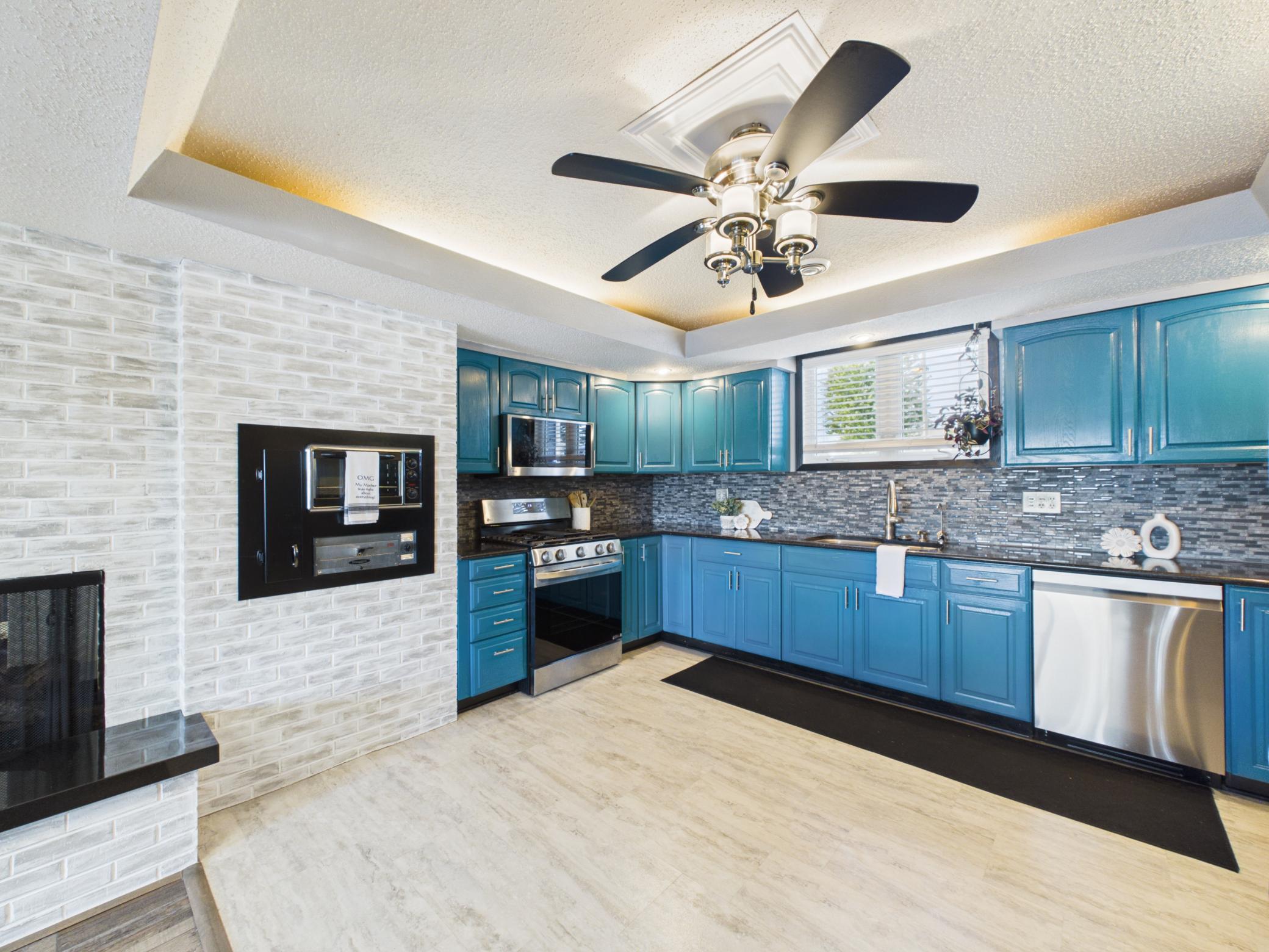 44538 Saukview Drive Property Photo 16