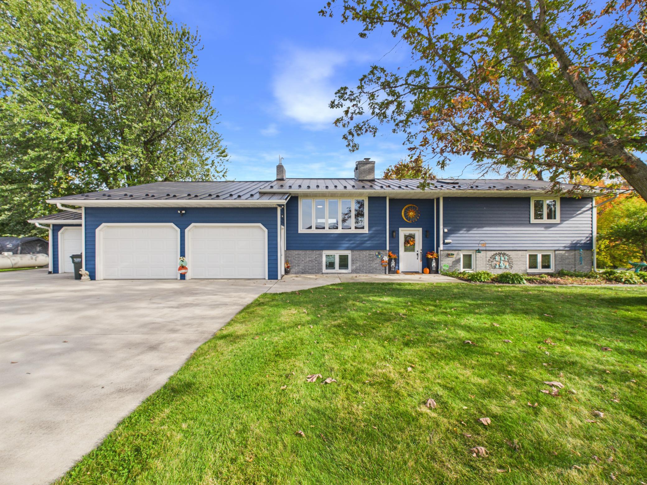 44538 Saukview Drive Property Photo 44