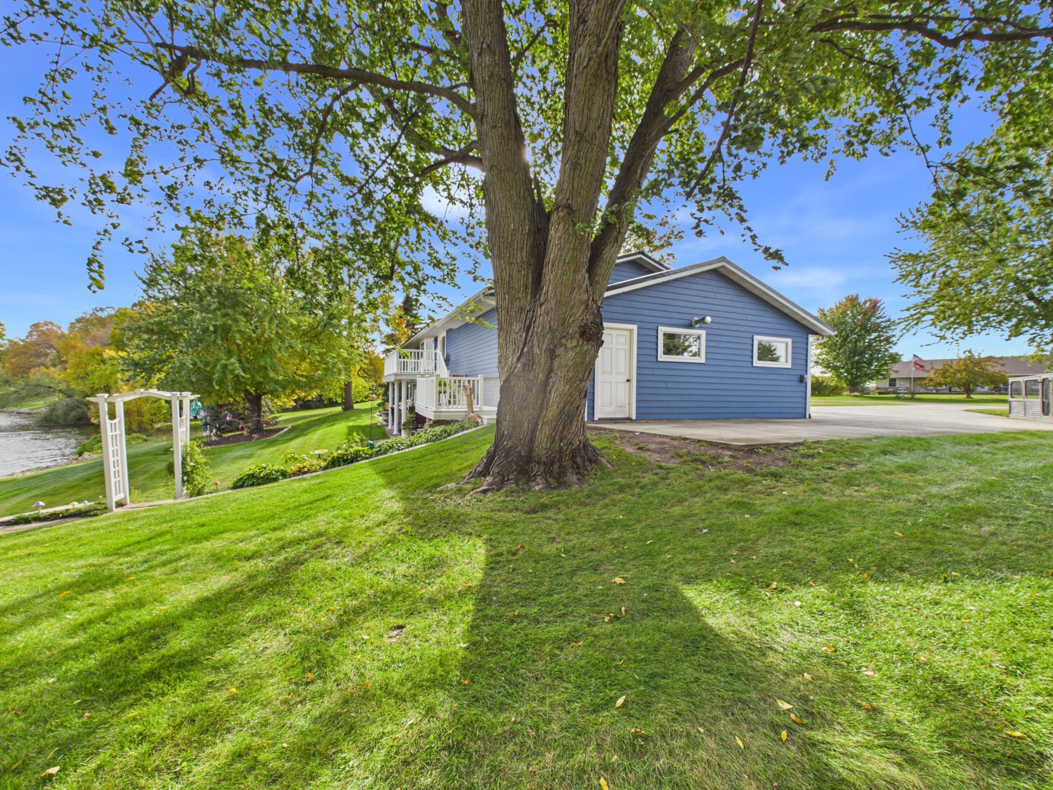 44538 Saukview Drive Property Photo 77