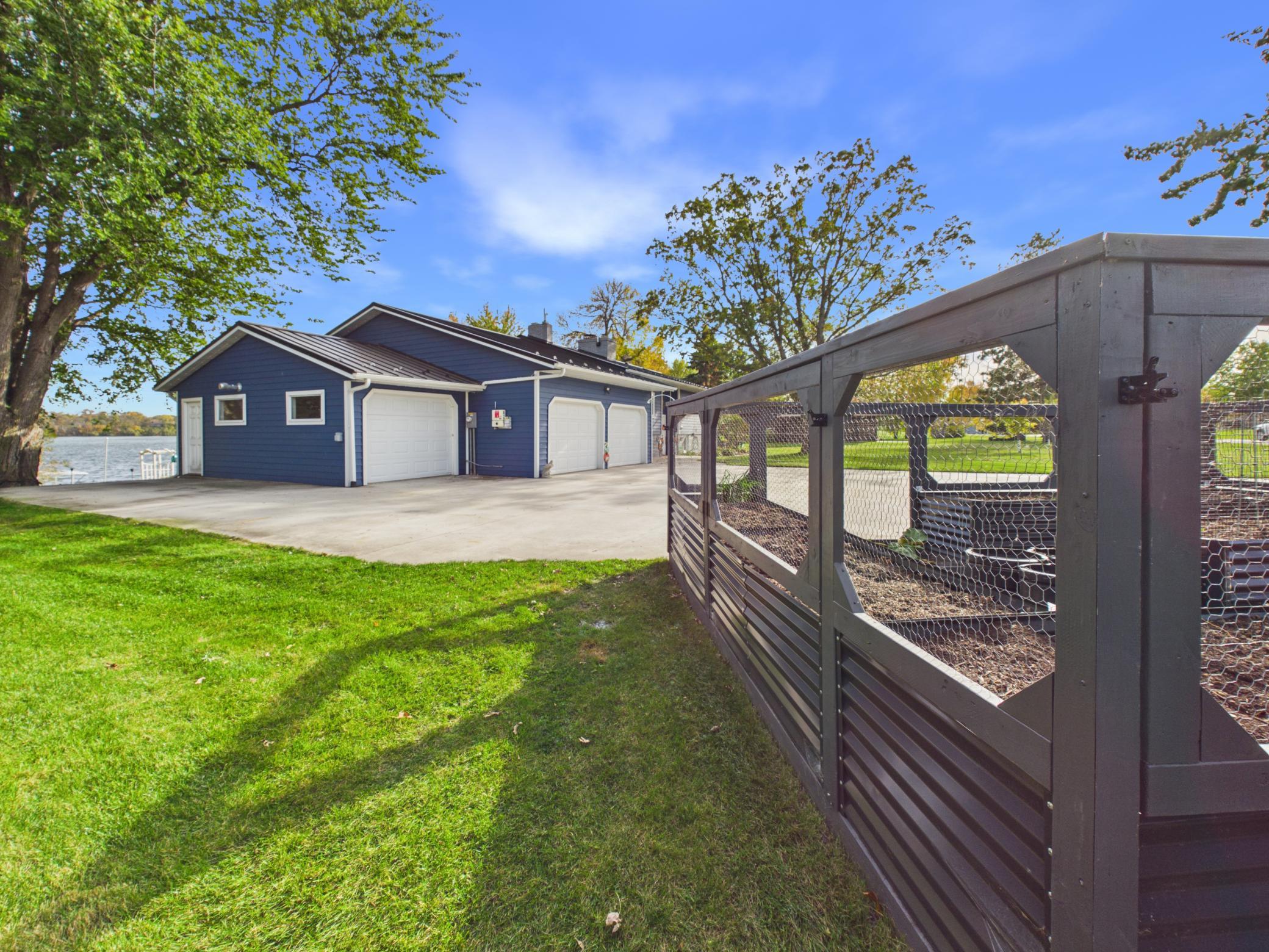 44538 Saukview Drive Property Photo 78