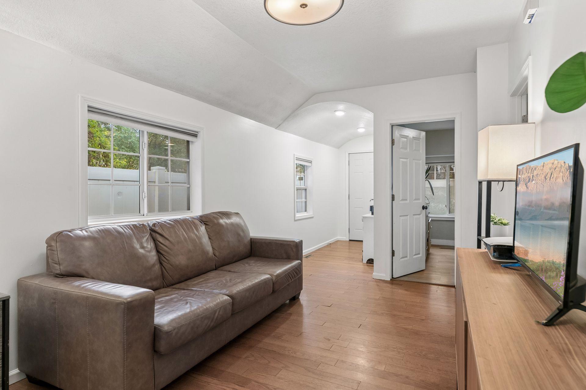 41 King Street E Property Photo 5