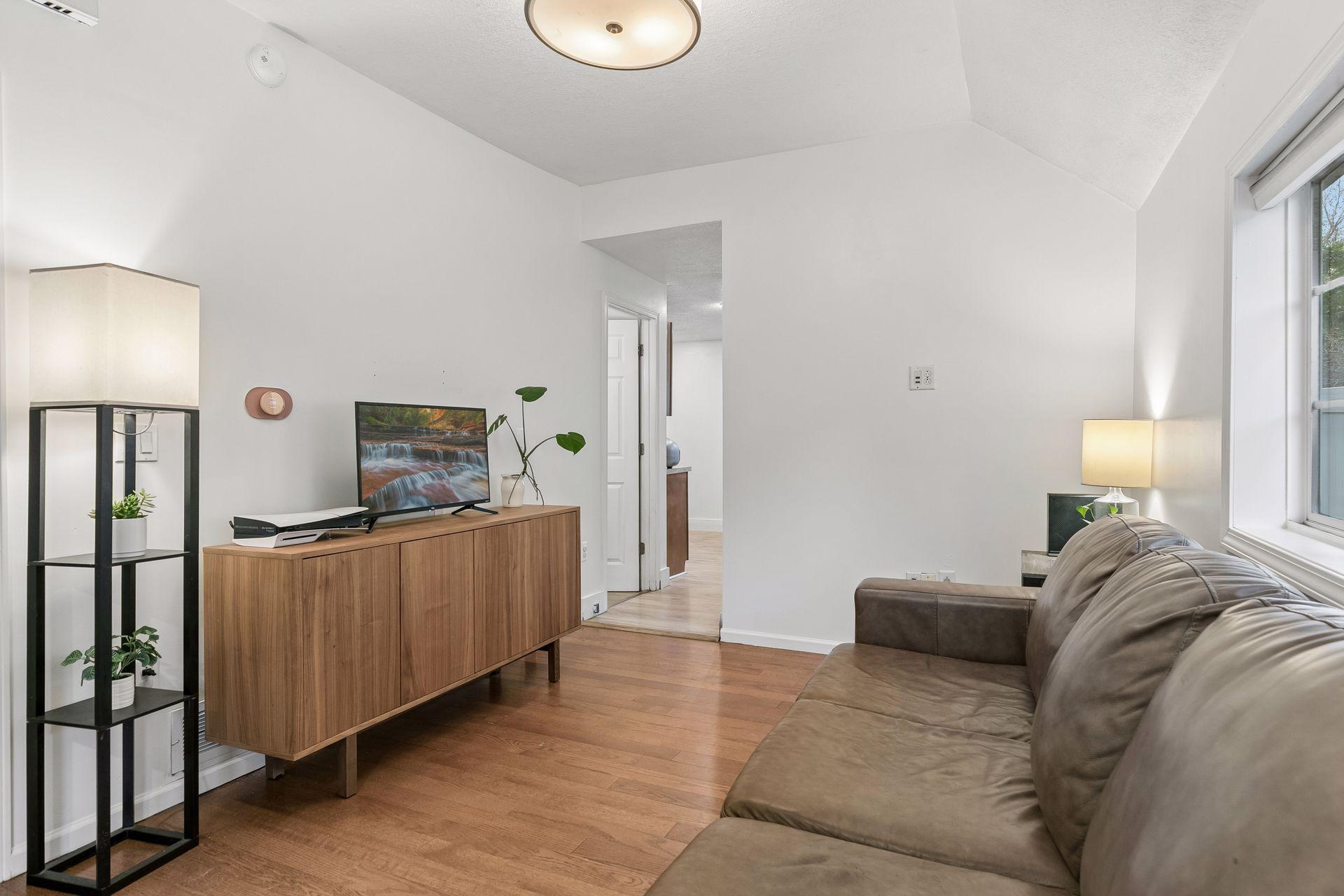 41 King Street E Property Photo 6